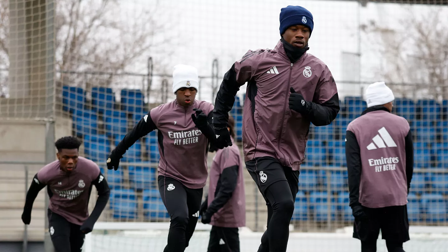 Tchouaméni, Vinicius y Camavinga realizan el último entrenamiento del Real Madrid antes de visitar al Valencia en Mestalla.