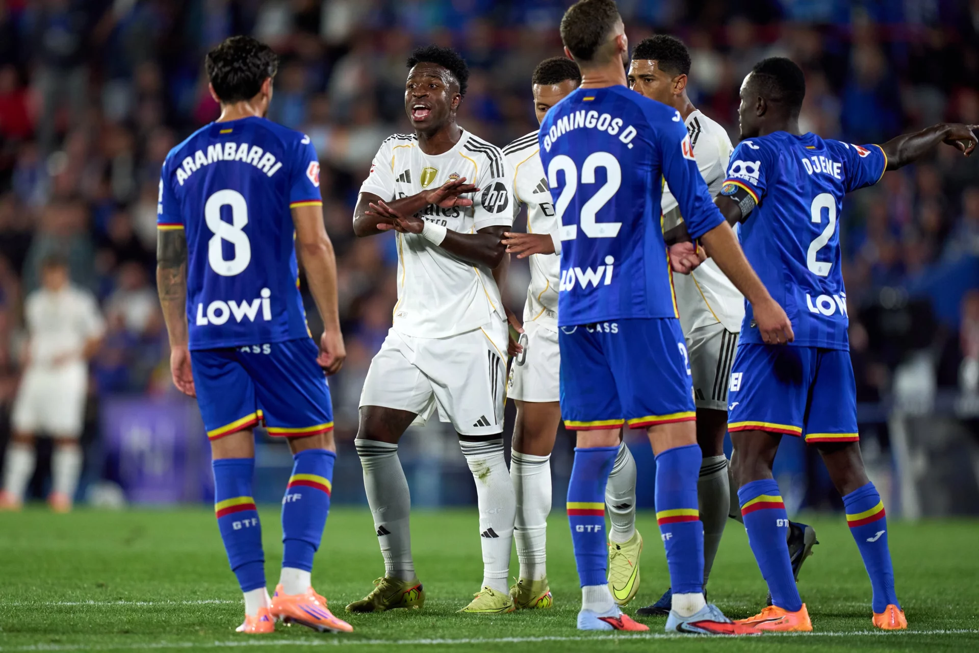 Real Madrid – Getafe: horario y dónde ver el partido de LaLiga Vinicius discute con los jugadores del Getafe en el partido de la primera vuelta de LaLiga.