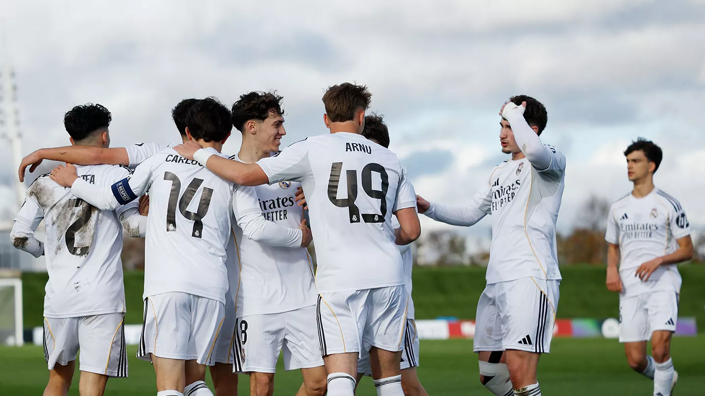 Los jugadores del Real Madrid Juvenil celebran la victoria contra el Olympique de Marseille.