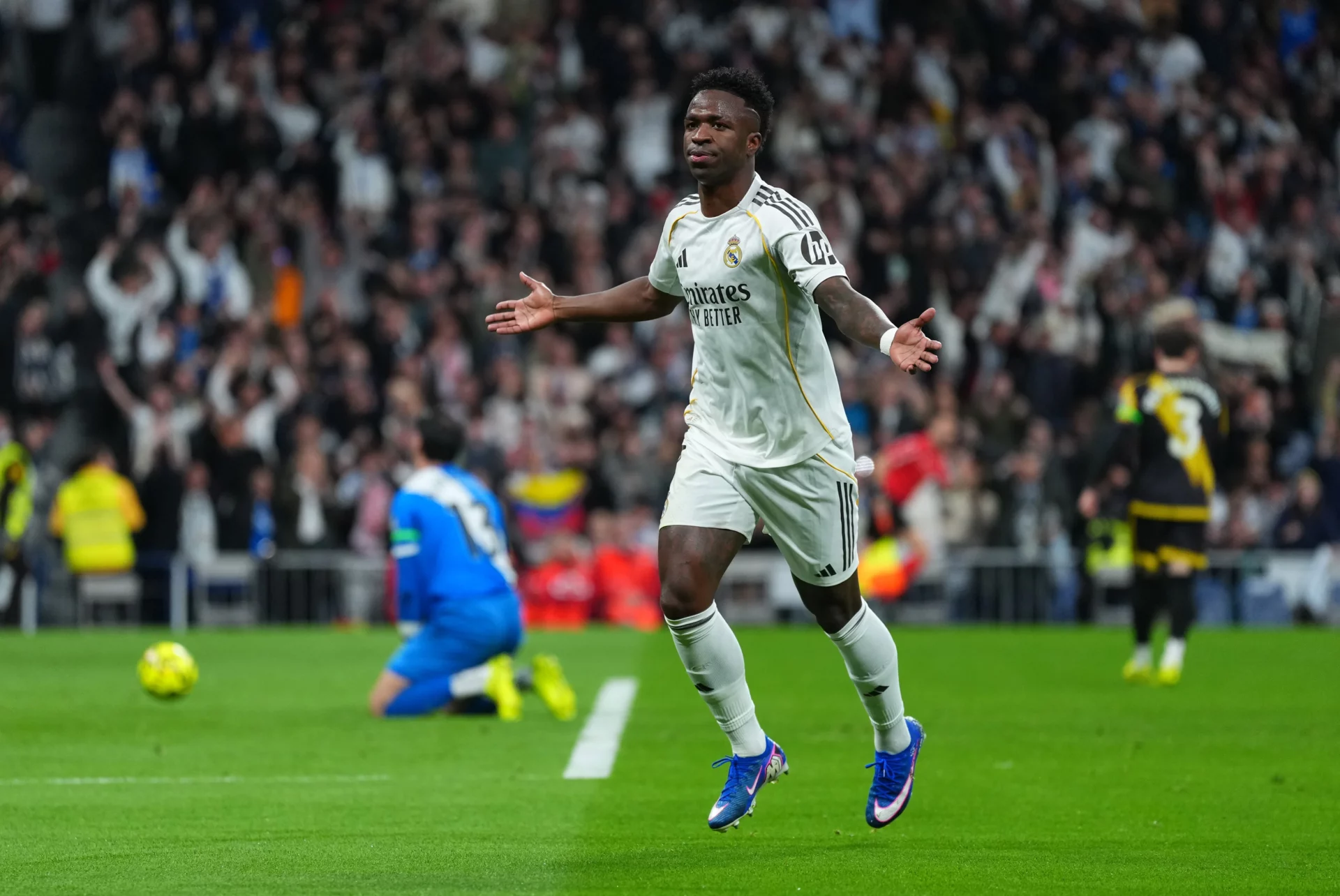 Vinicius celebra su gol durante el Real Madrid 2-1 Rayo Vallecano.