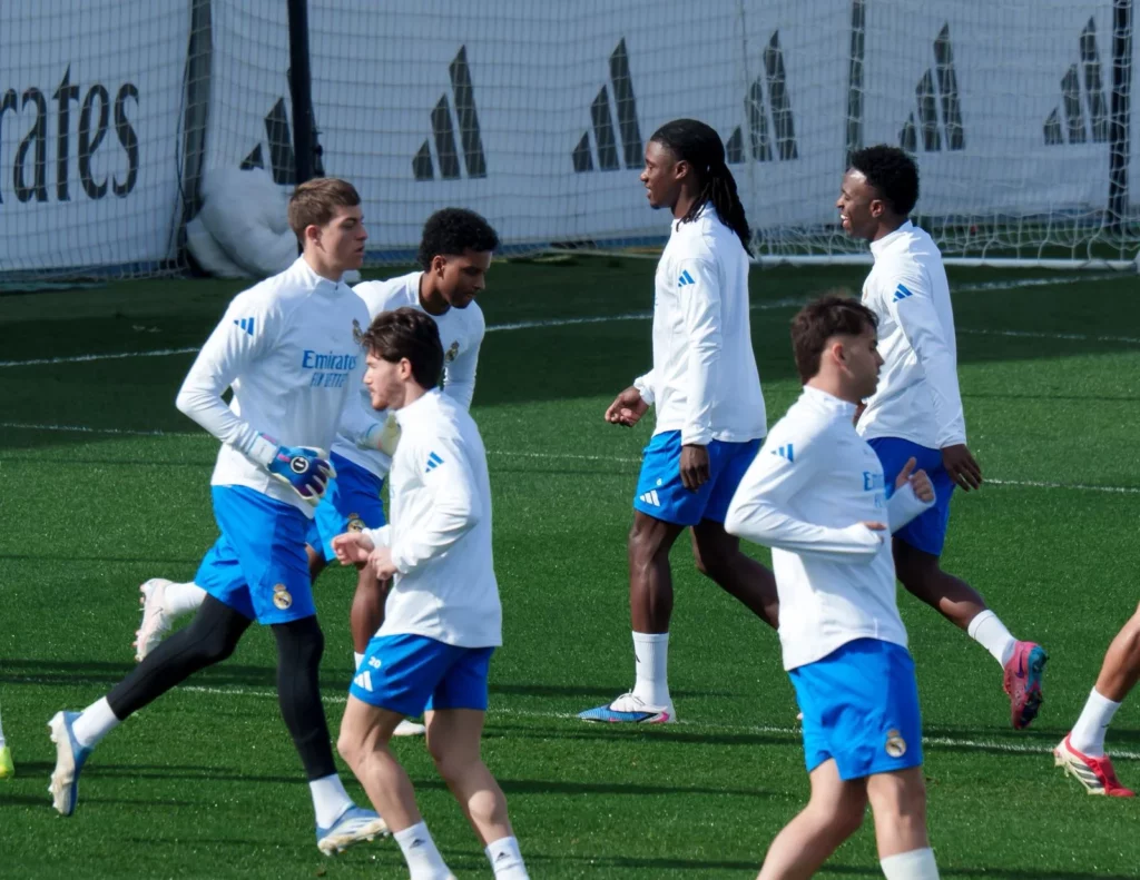 Rodrygo Goes, baja contra el Benfica por sanción, durante el entrenamiento.