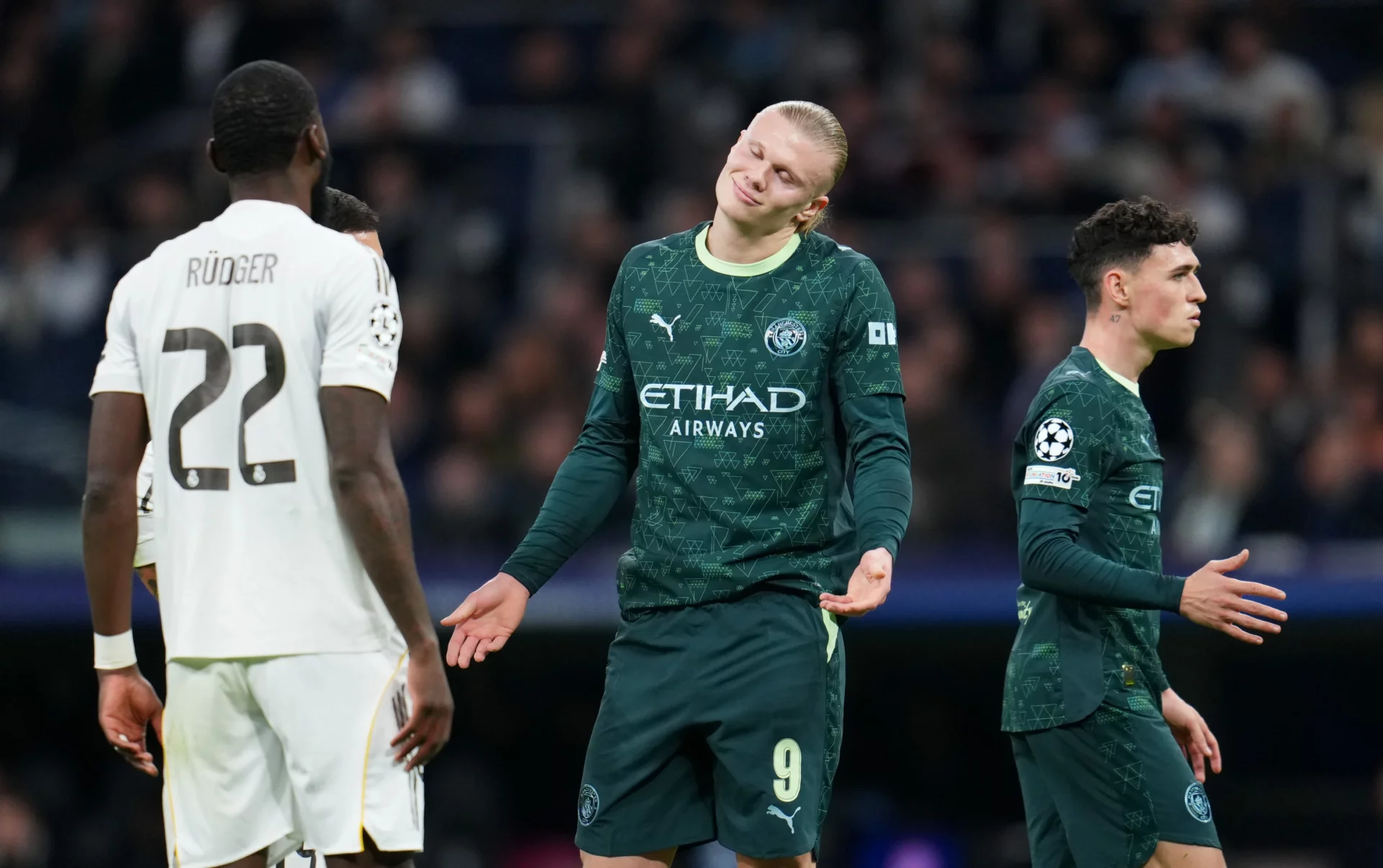 Real Madrid – Manchester City, el nuevo Clásico de la Champions League Rüdiger y Haaland gesticulan durante un partido entre Real Madrid y Manchester City en el Santiago Bernabéu.