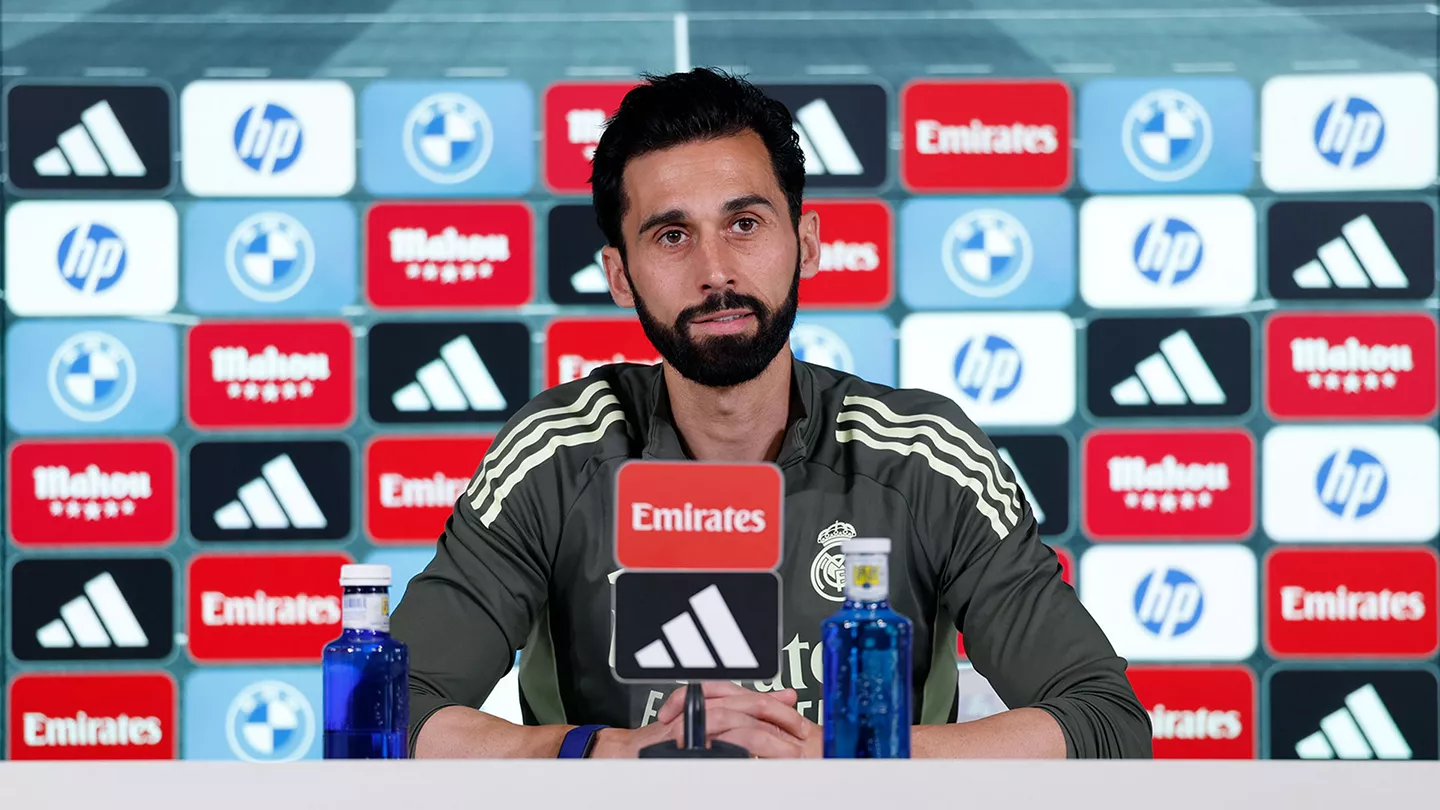 Arbeloa: «Mi objetivo es que cada uno encuentre su rol y muestre su talento» Arbeloa comparece en rueda de prensa antes del derbi