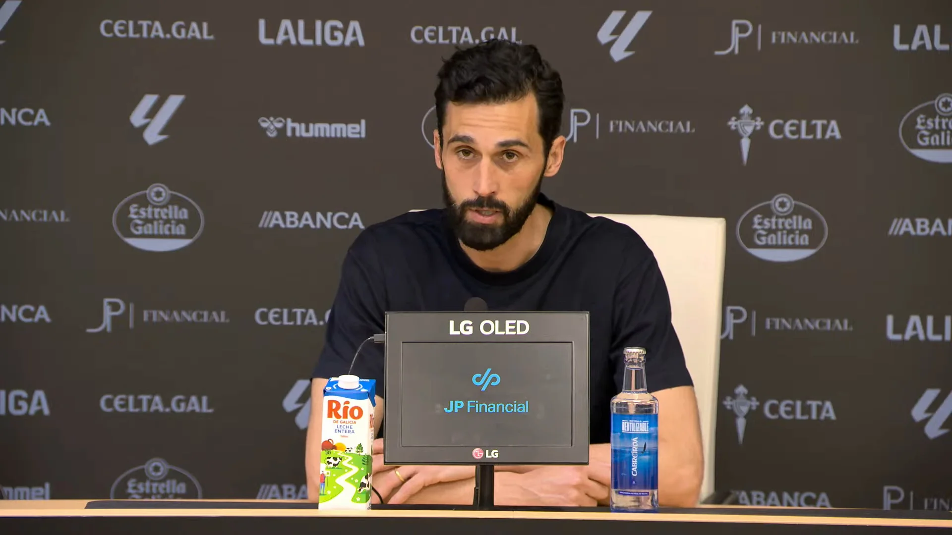 Arbeloa lanza un aviso: «Estoy feliz por los jugadores que han querido venir»