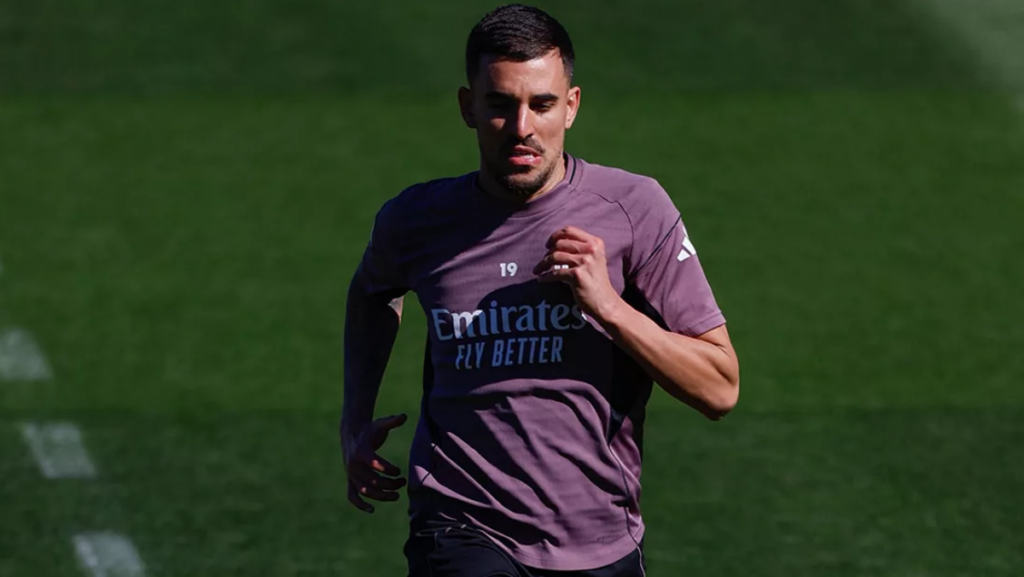 Dani Ceballos entrena en solitario en Valdebebas para recuperarse de su actual lesión.