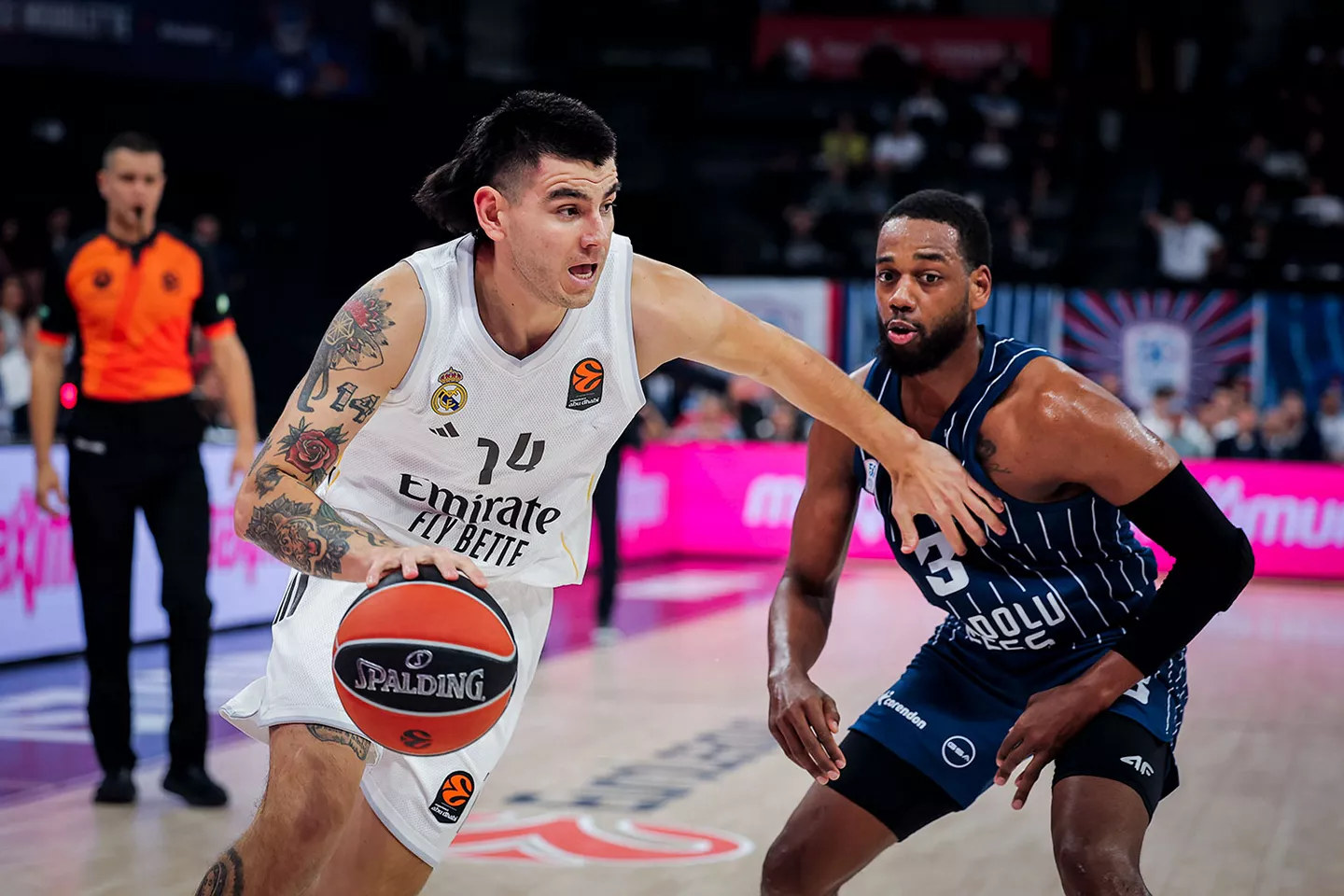 Gabriel Deck en un partido de Euroliga entre Real Madrid y Anadolu Efes.
