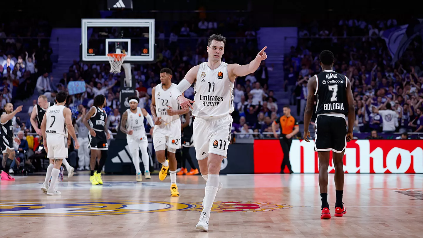Mario Hezonja celebra un triple durante el triunfo del Real Madrid contra la Virtus.