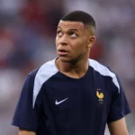 Mbappé desmiente el error en su revisión de rodilla: «Me siento bien de ambas»