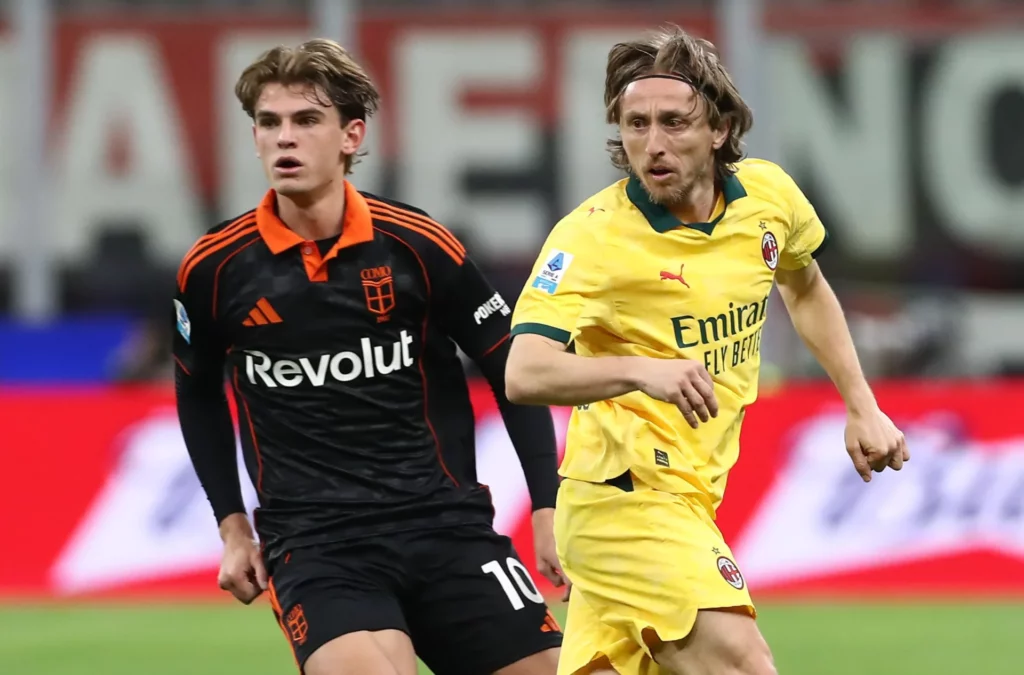 Nico Paz, junto a Luka Modric, leyenda del Real Madrid.