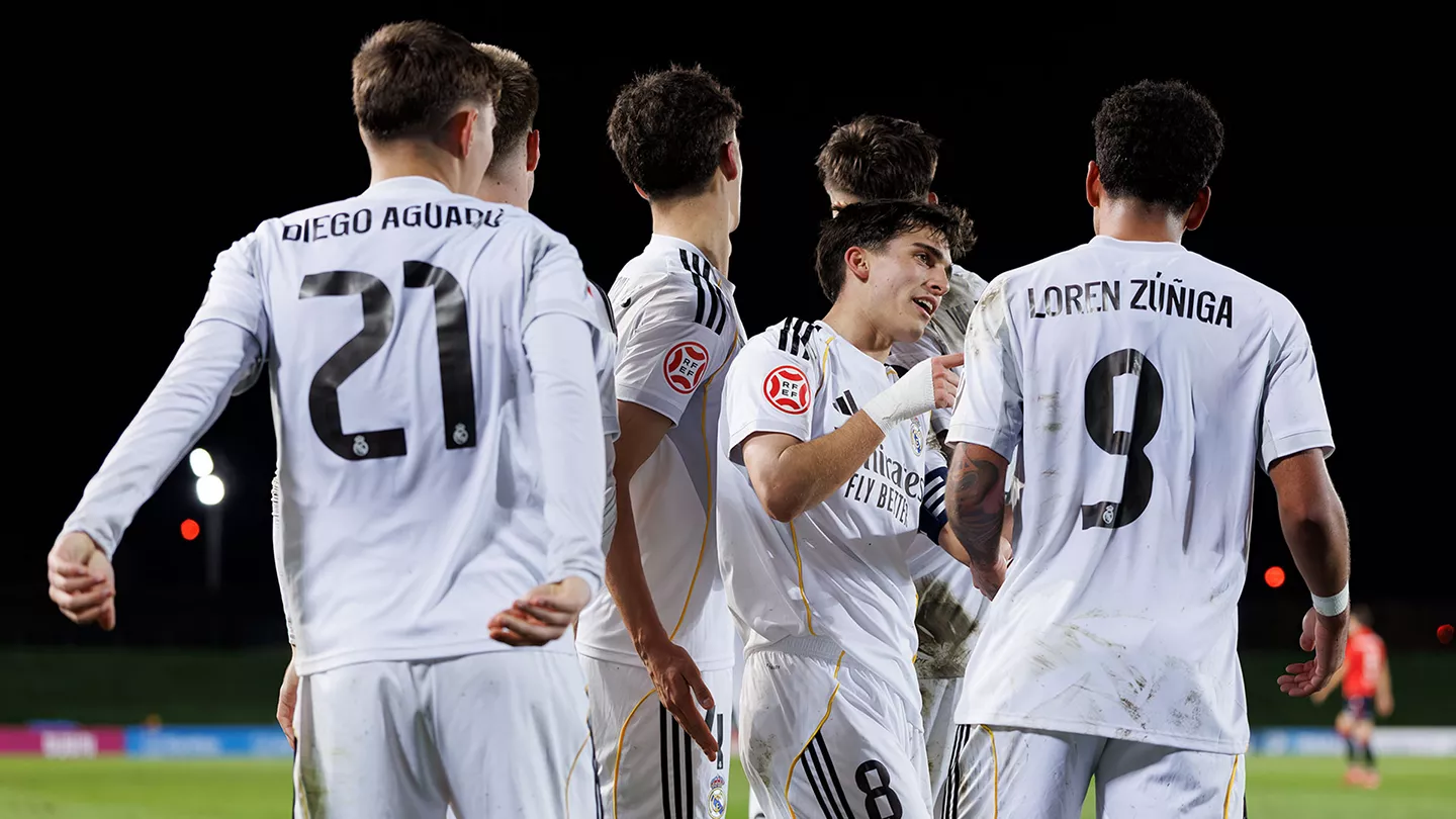 Los jugadores del Real Madrid Castilla celebran un gol.