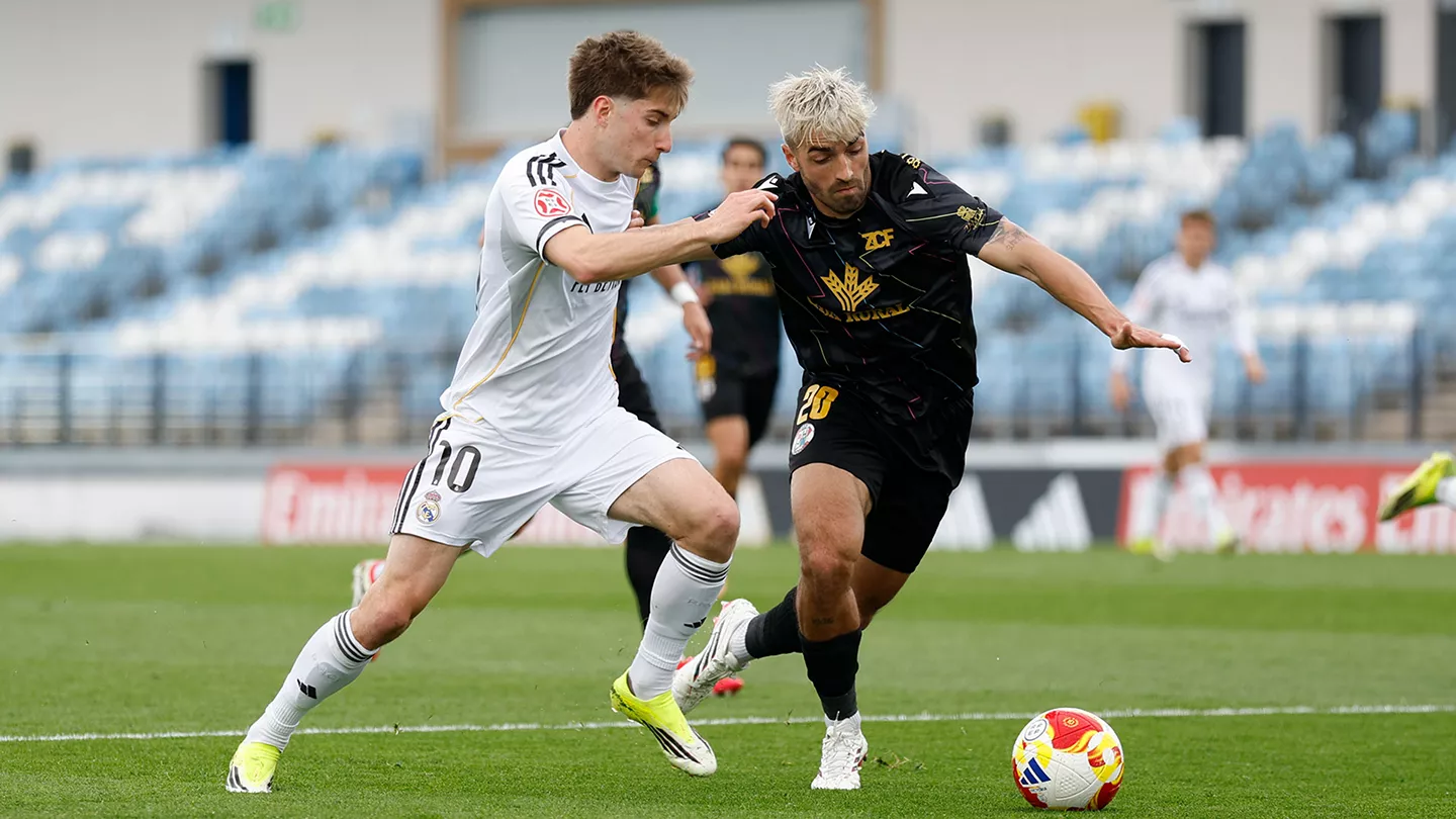 Jugadores del Real Madrid Castilla y del Zamora CF durante el empate