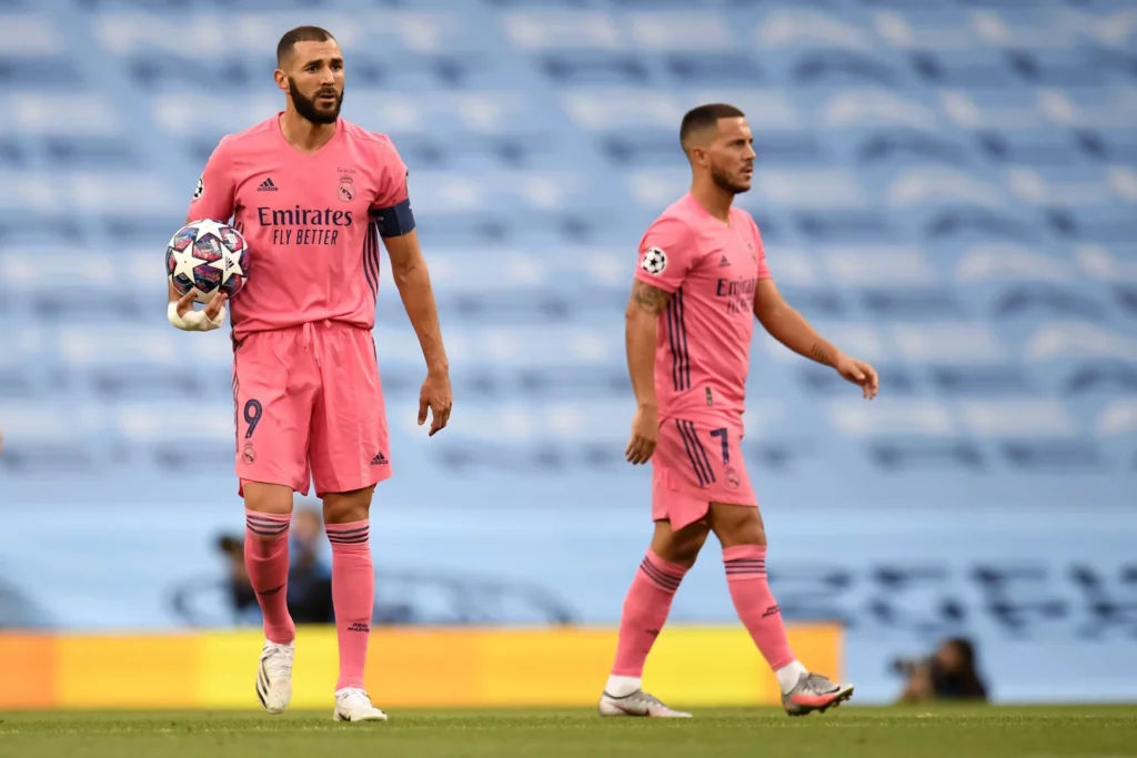 Karim Benzema y Eden Hazard, durante los octavos de final de la Champions League en 2020.