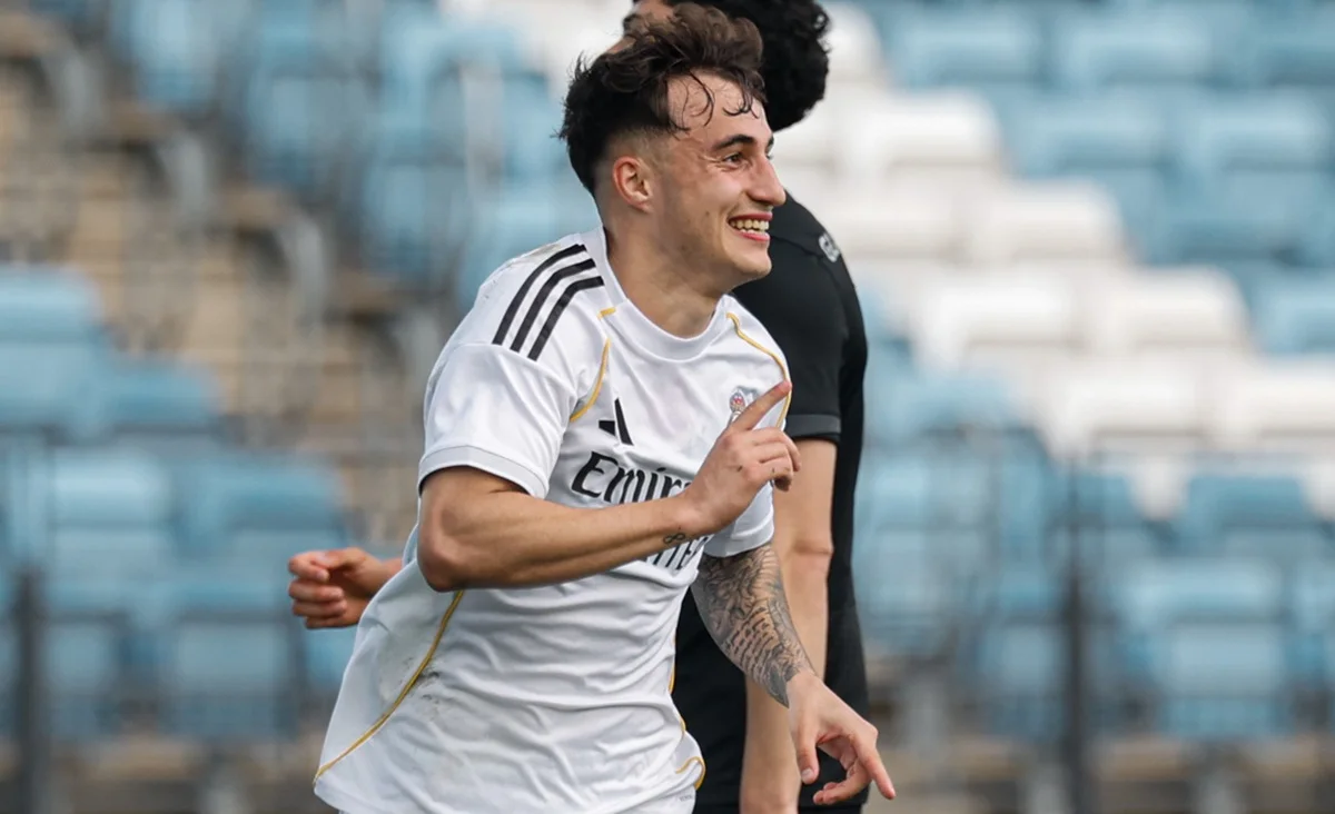 Roberto Martín celebra su gol con el Real Madrid Juvenil ante el Sporting CP