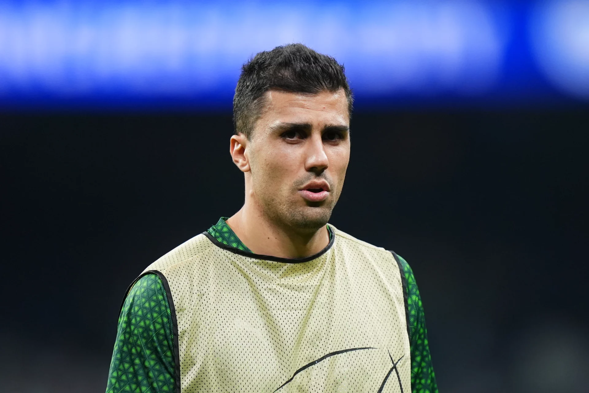 Rodri, antes de un partido contra el Real Madrid, club al que se ha referido en sus declaraciones sobre un posible fichaje.
