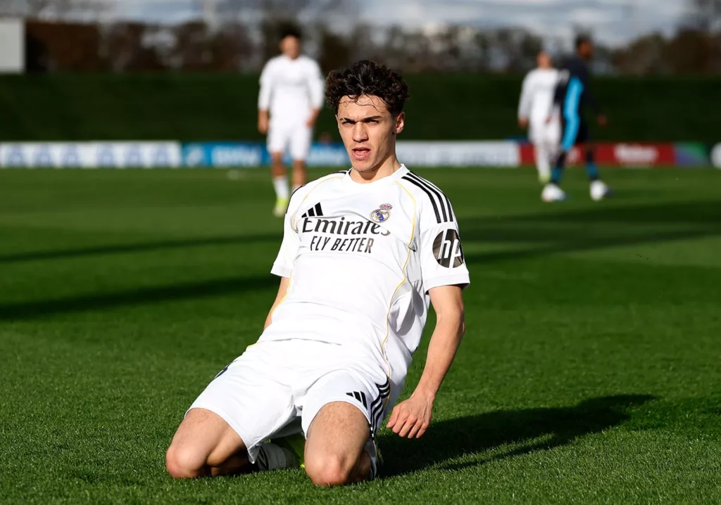 Thiago Pitarch celebra un gol en la Youth League.