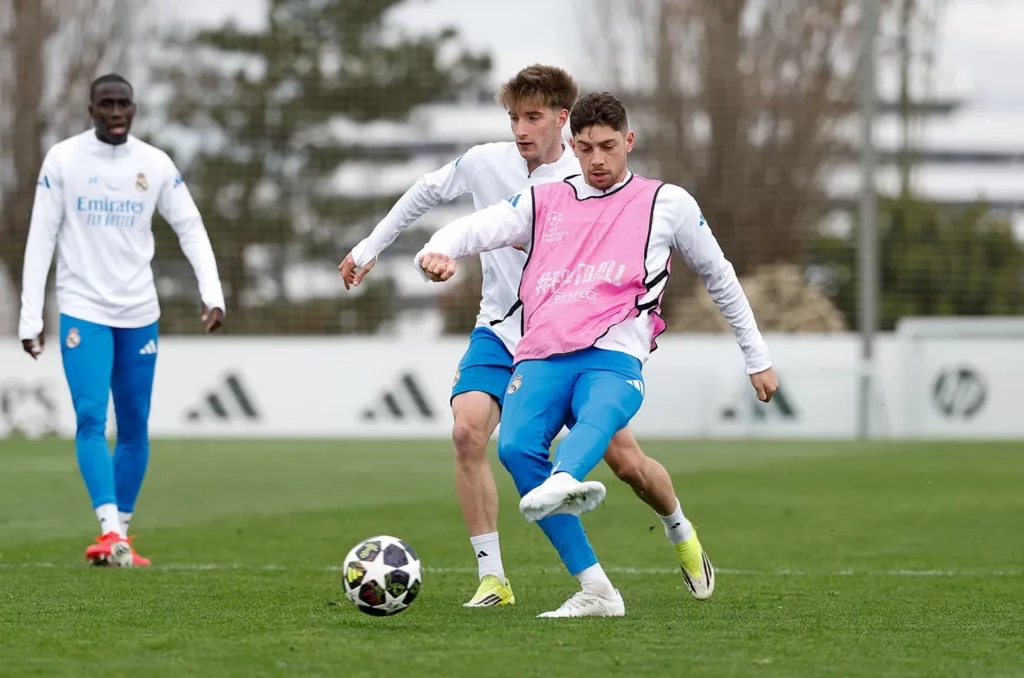 Fede Valverde, durante un entrenamiento del Real Madrid antes de jugar en Champions League.