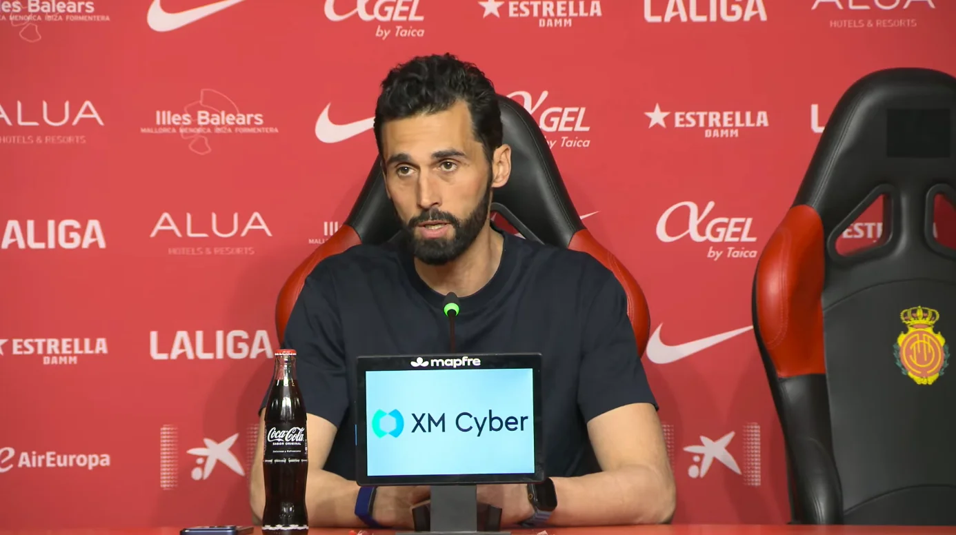 Álvaro Arbeloa comparece en rueda de prensa tras la derrota del Real Madrid ante el RCD Mallorca en Son Moix.