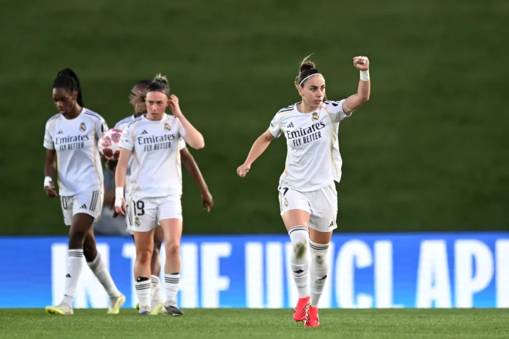 Athenea del Castillo celebra un gol del Real Madrid Femenino al Barcelona