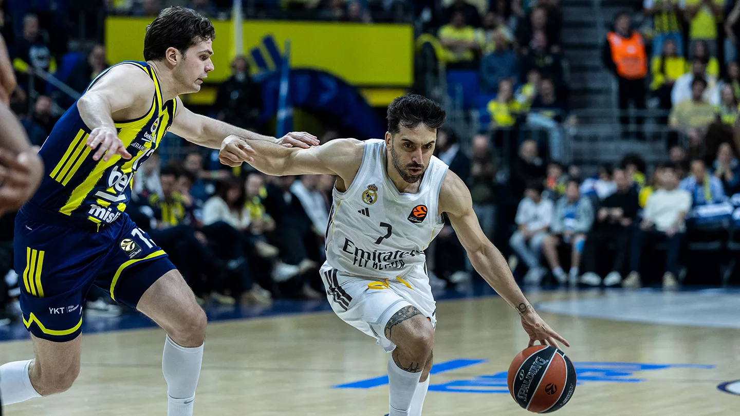 Facundo Campazzo durante la victoria de Real Madrid ante Fenerbahçe en Estambul.