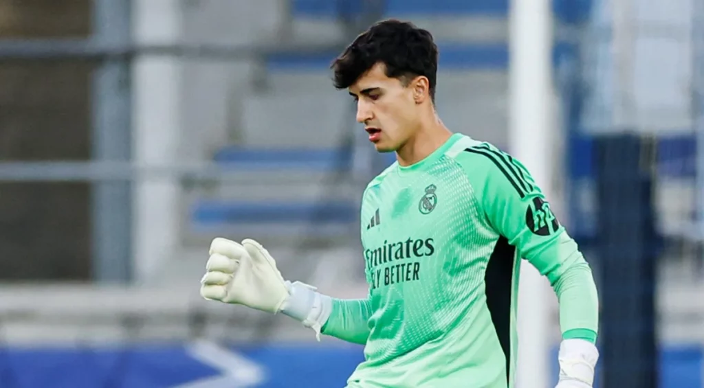 Javi Navarro durante la final de la UEFA Youth League entre Brujas y Real Madrid Juvenil.
