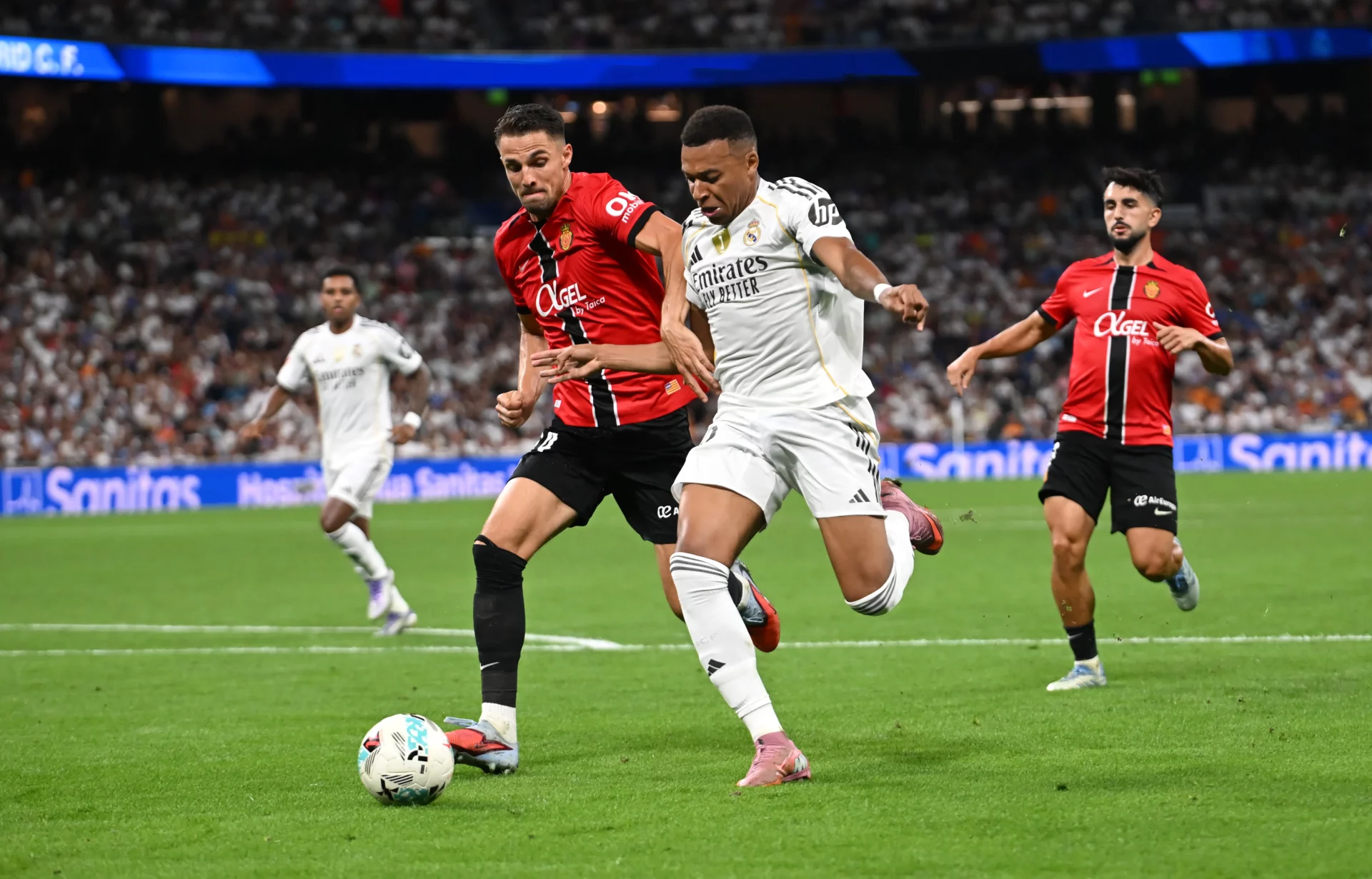 Previa RCD Mallorca – Real Madrid: Son Moix, primera de las nueve finales en LaLiga Kylian Mbappé entra al área del RCD Mallorca en el partido de la primera vuelta de LaLiga.