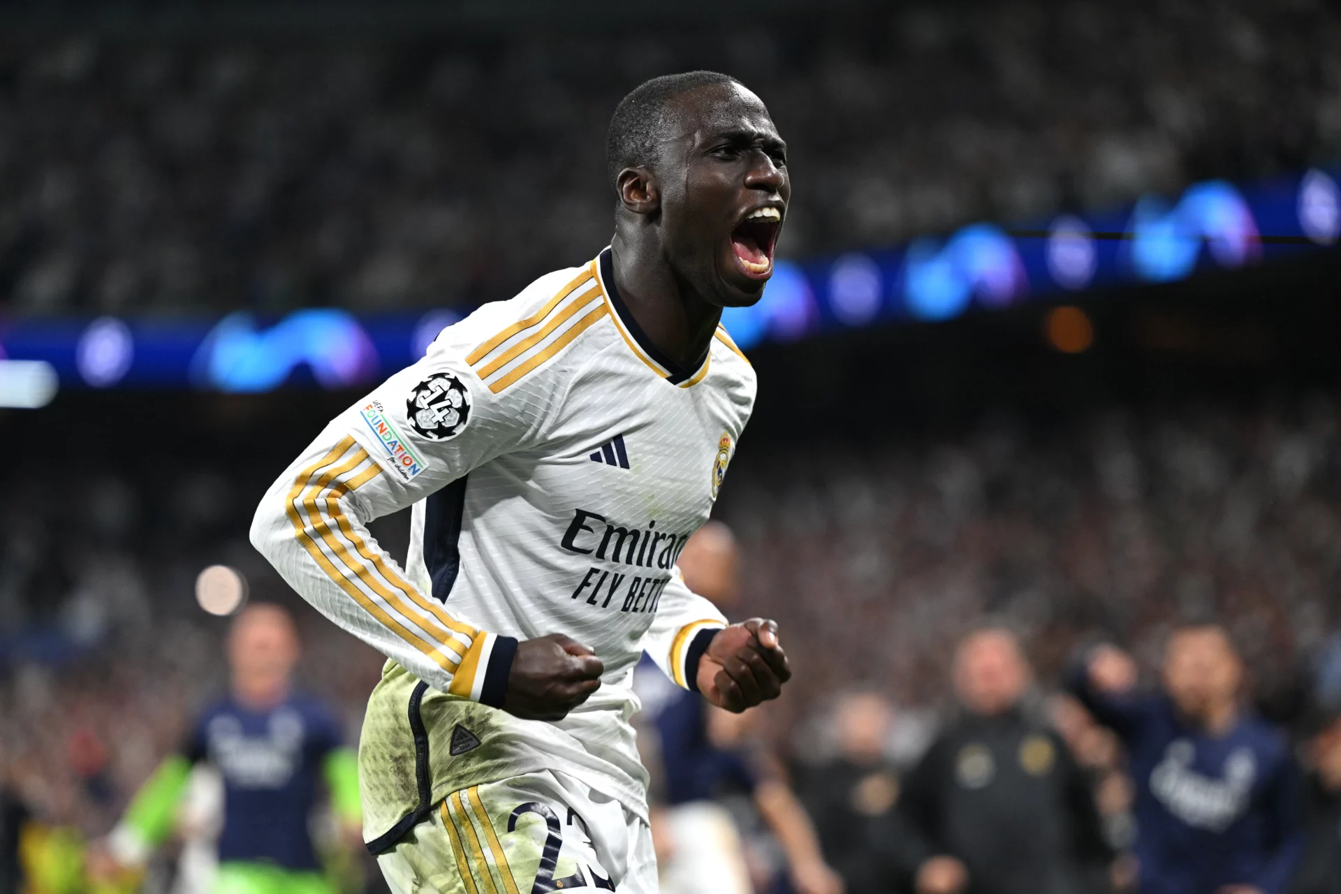 Ferland Mendy celebra durante un partido entre Real Madrid y Bayern en la Champions League.