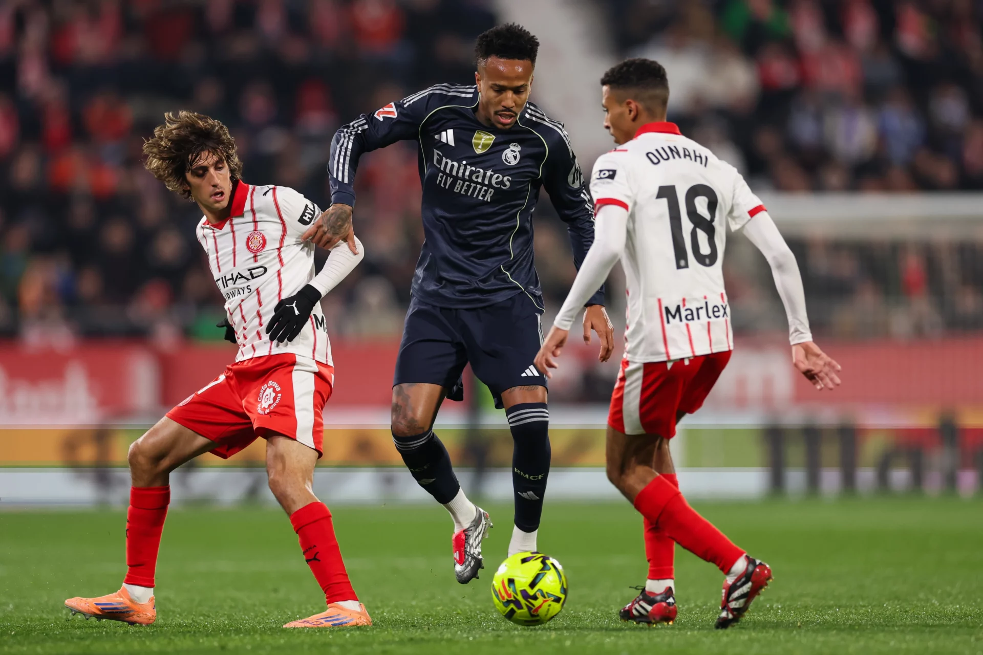 Éder Militao, durante el partido de la primera vuelta de LaLiga EA Sports entre Real Madrid y Girona.