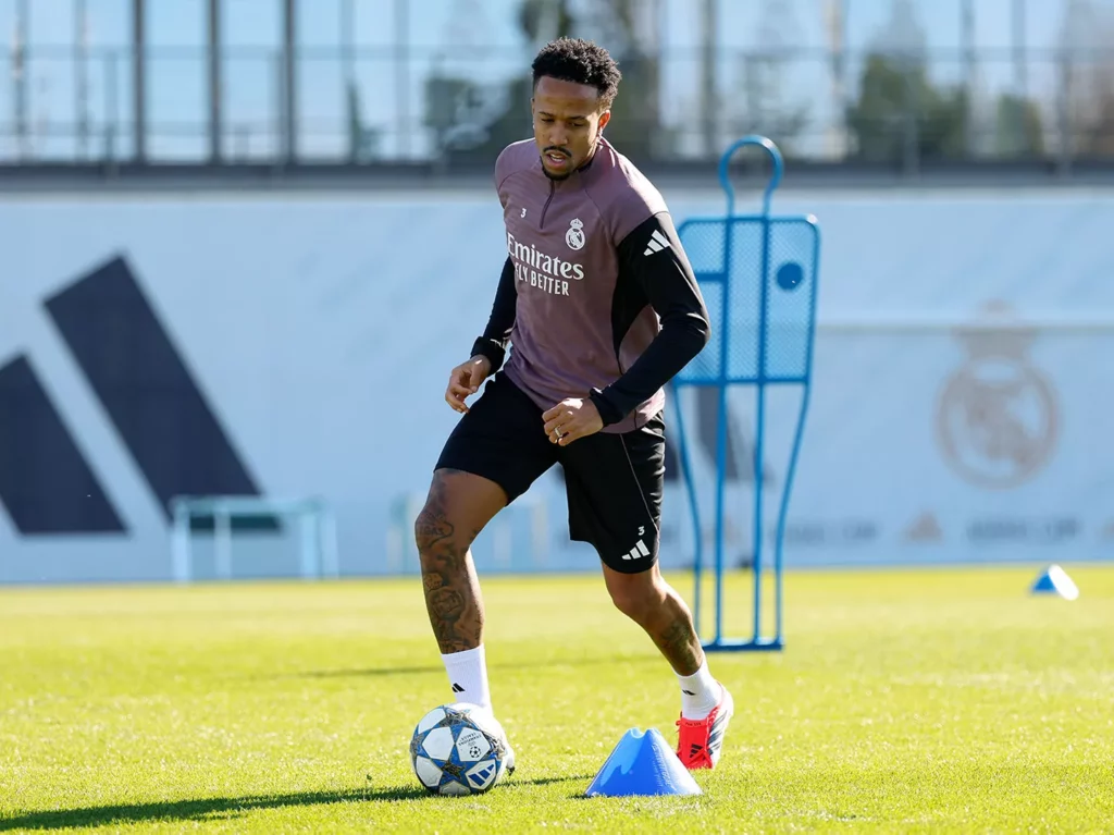 Militao durante su recuperación de una lesión en Valdebebas