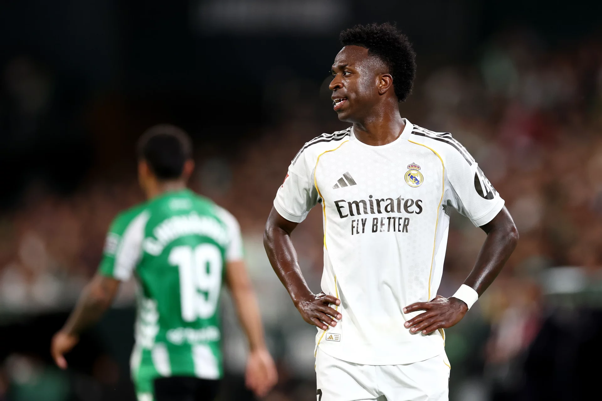 Vinicius Junior, del Real Madrid, reacciona tras el empate ante el Real Betis