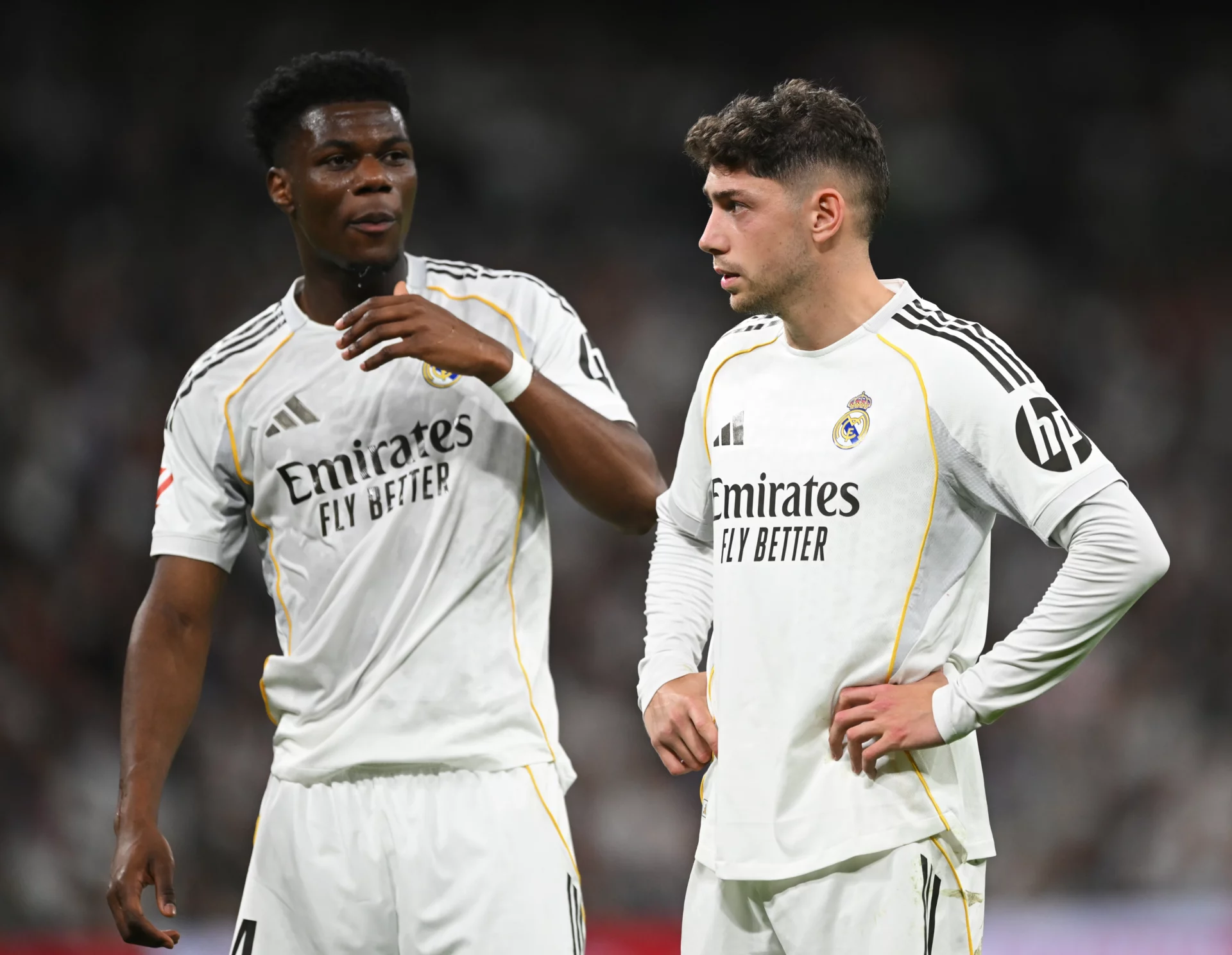 Aurélien Tchouaméni y Fede Valverde durante un partido del Real Madrid.