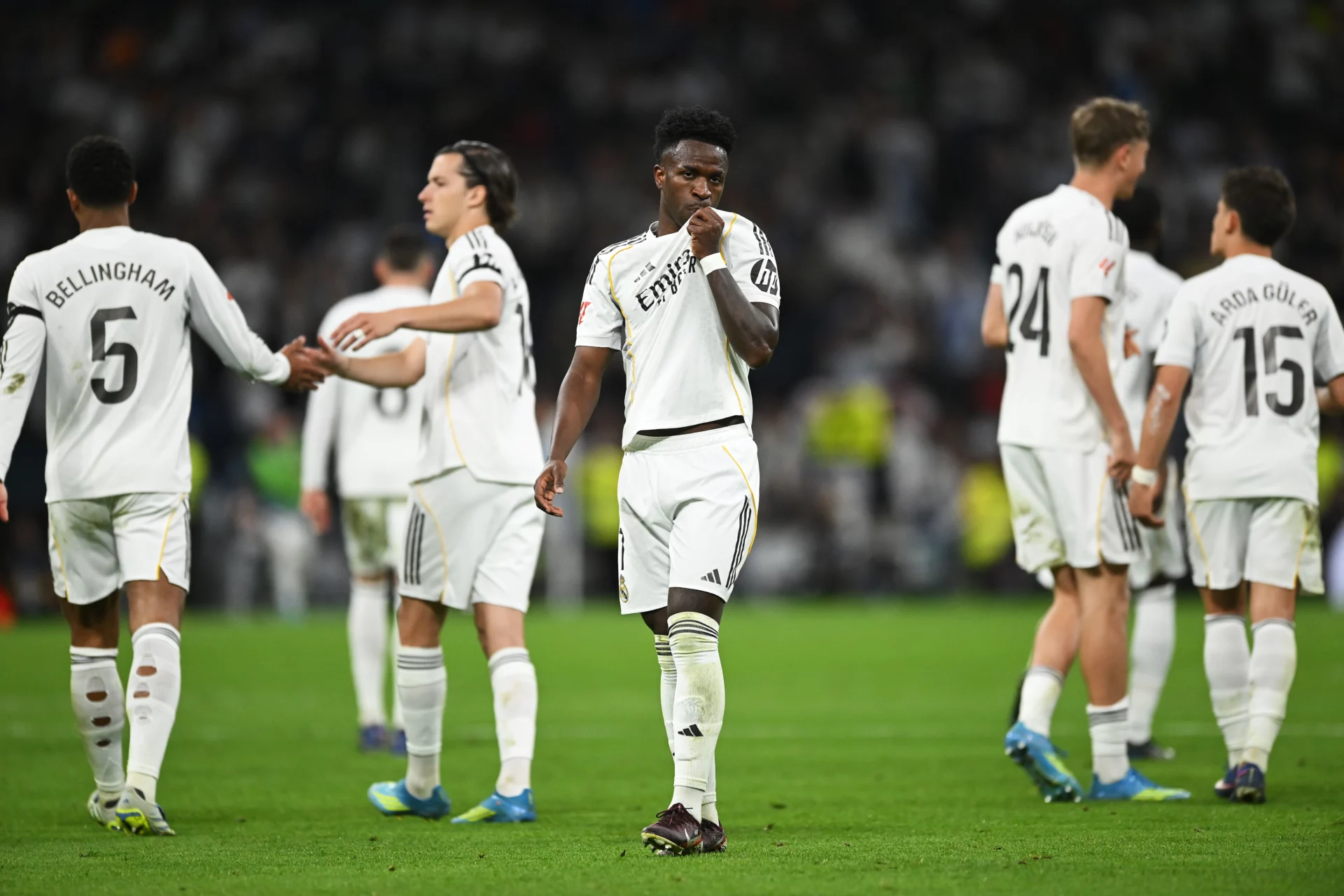 Vinicius Junior celebra su gol durante el partido entre Real Madrid y Alavés en el Santiago Bernabéu