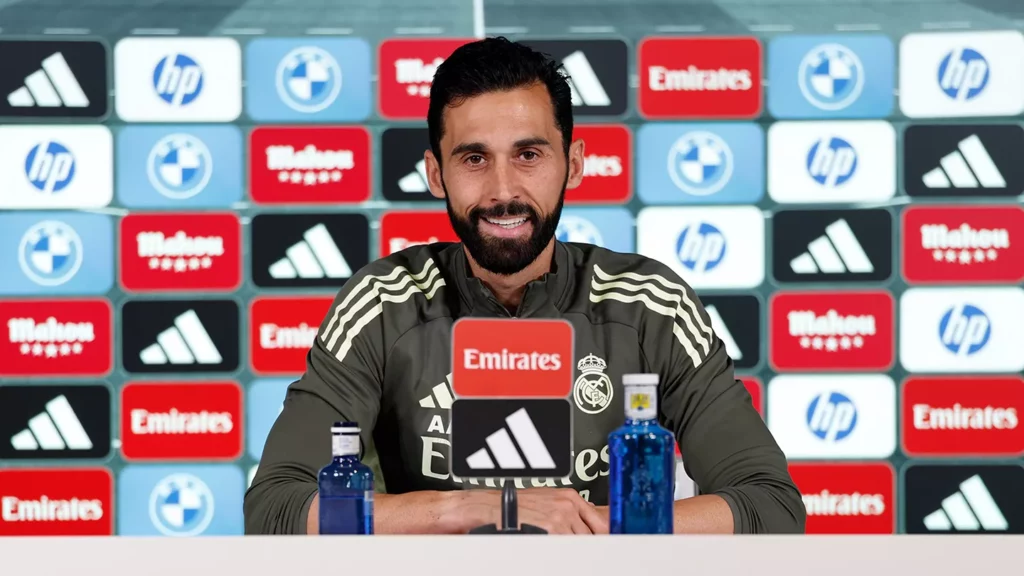 Álvaro Arbeloa confirma su adiós al Real Madrid durante la rueda de prensa.