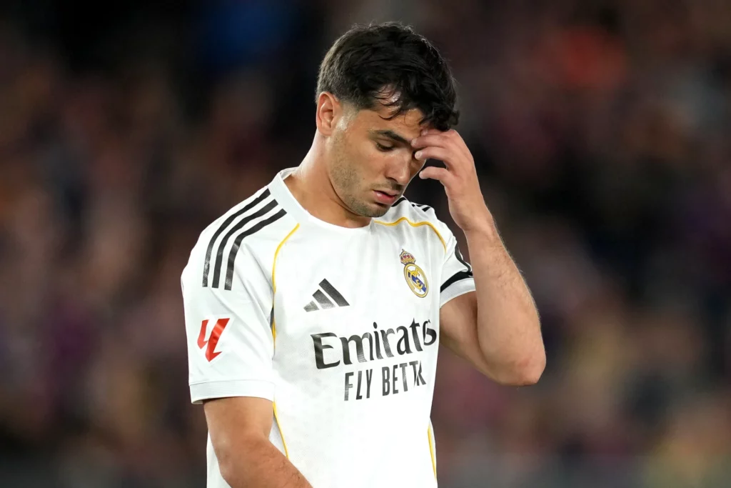 Brahim Diaz se lamenta durante la derrota del Real Madrid ante el Barcelona en el Camp Nou.