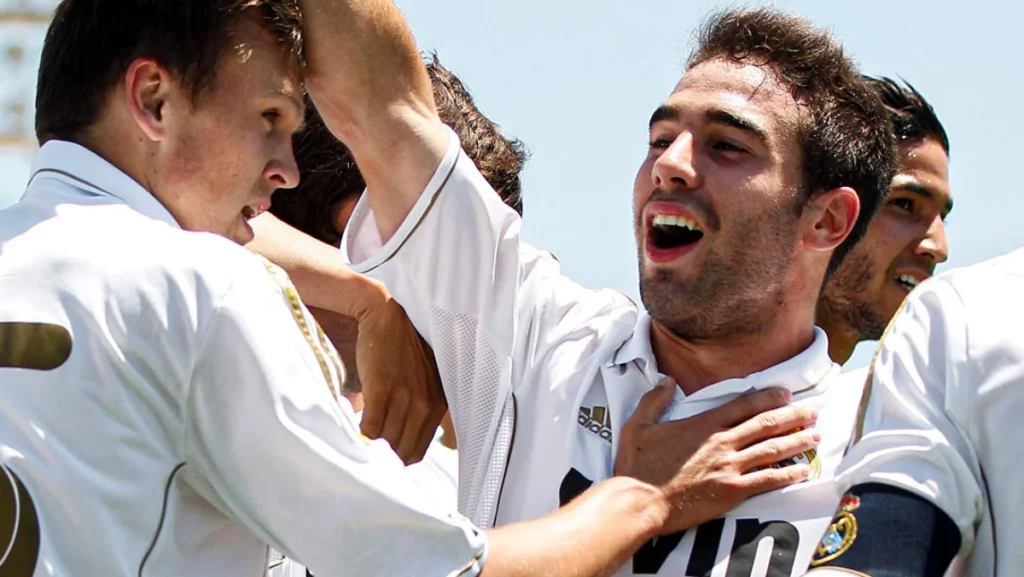 Dani Carvajal celebra el ascenso del Real Madrid Castilla a Segunda en 2012.