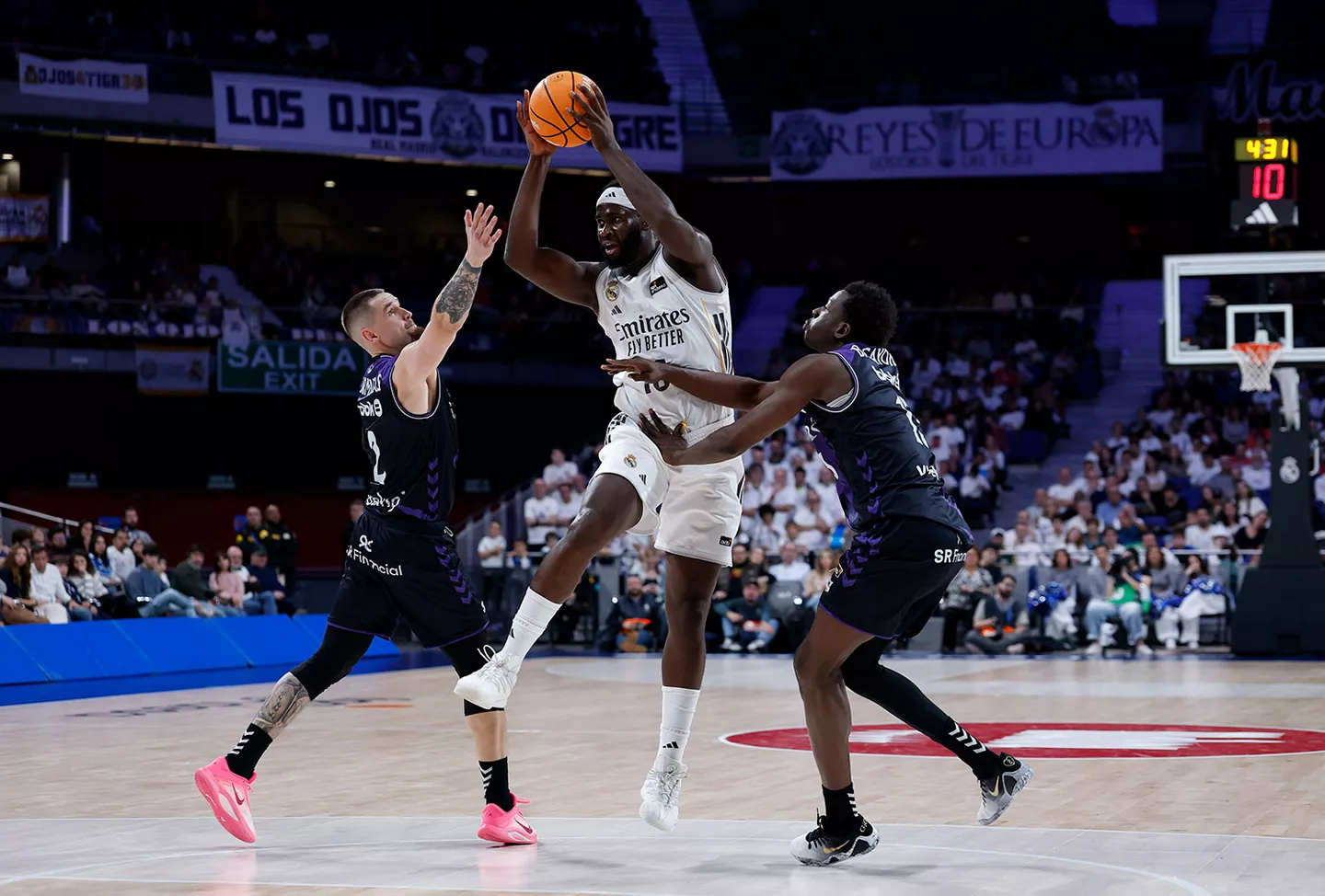 Previa Bilbao Basket – Real Madrid: Primera prueba sin pívots Usman Garuba durante un partido de Liga Endesa entre Real Madrid y Bilbao Basket.