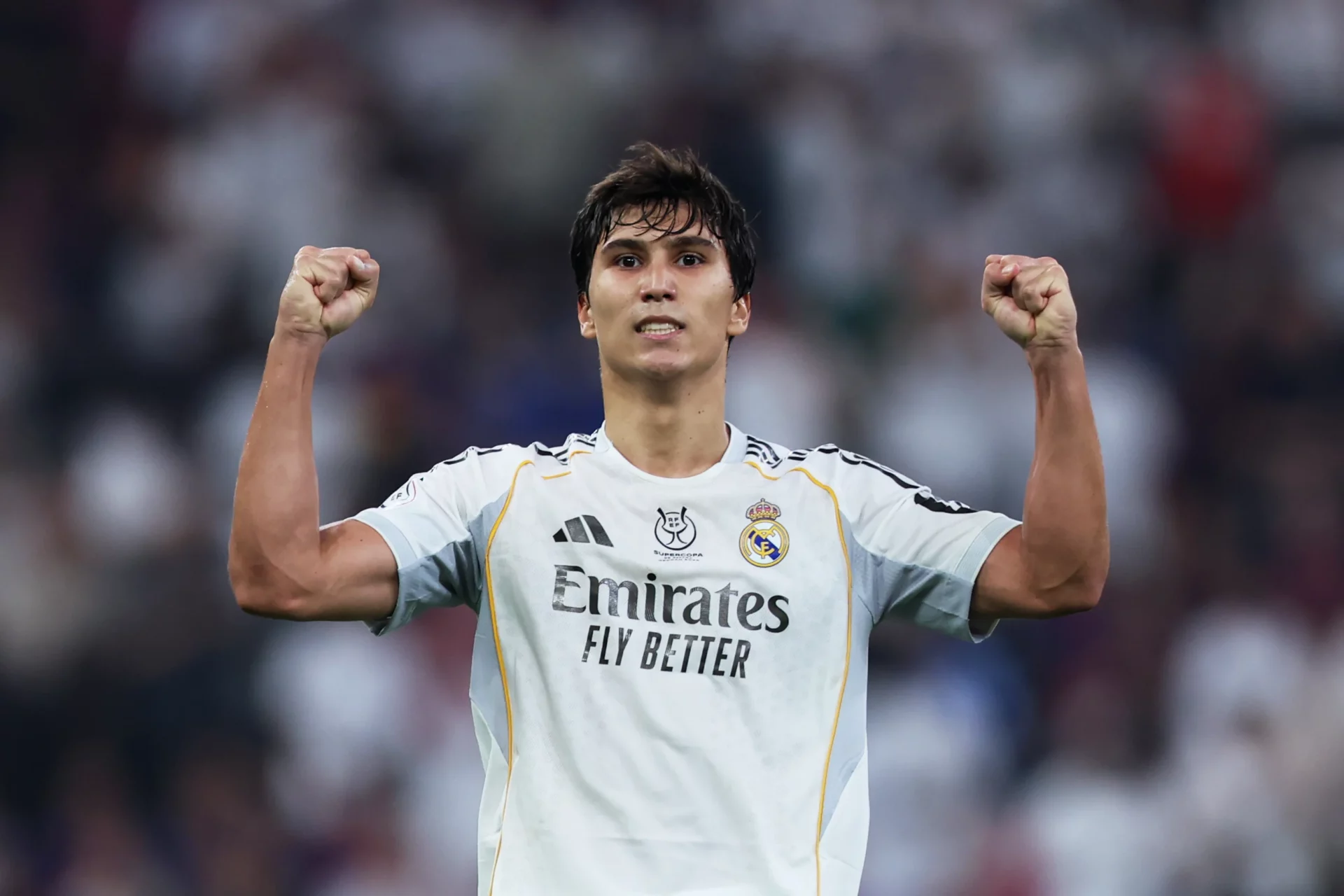 Gonzalo García celebra un gol del Real Madrid en la Supercopa de España.