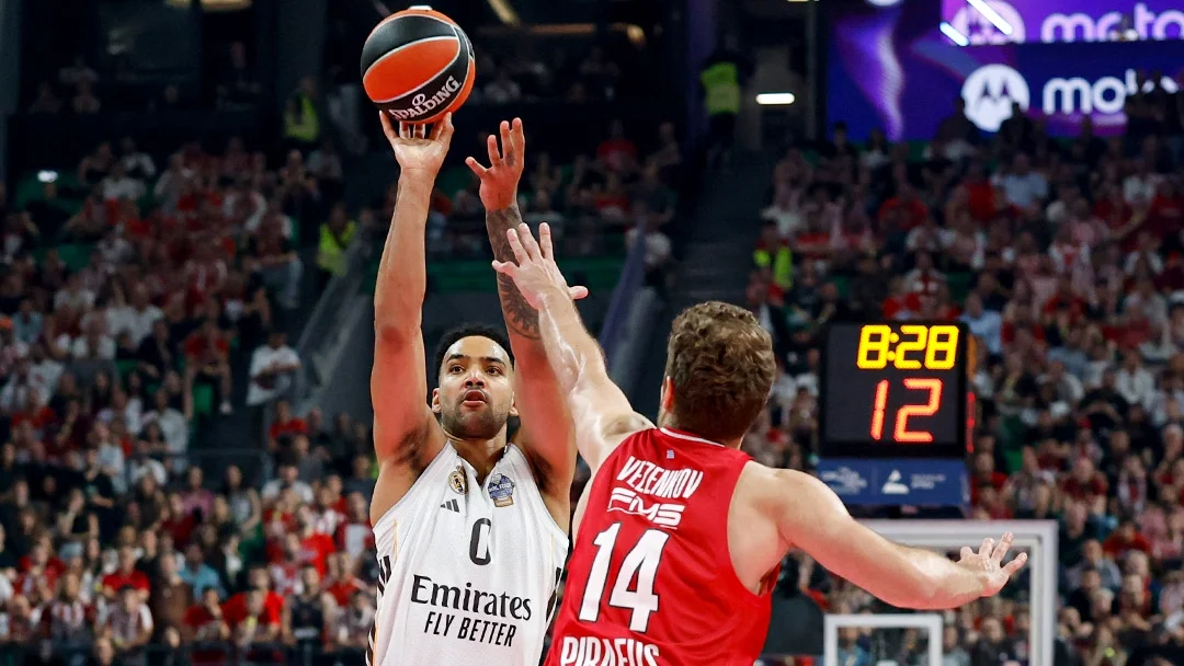 Trey Lyles lanza a canasta durante la derrota del Real Madrid ante Olympiacos en la final de la Euroliga.