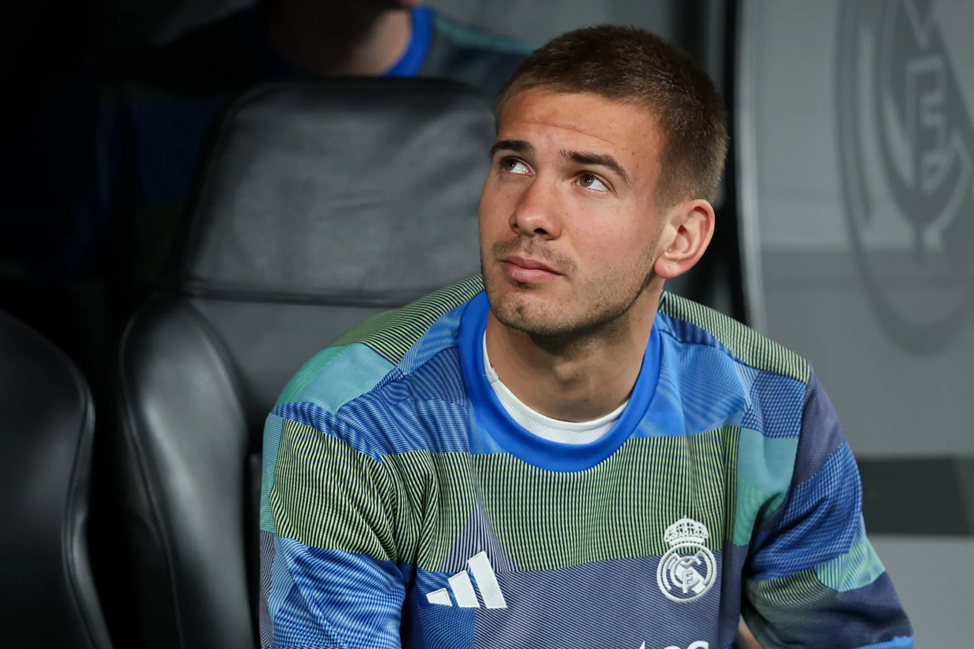 Franco Mastantuono en el banquillo durante un partido antes de quedarse sin jugar el Mundial 2026 con Argentina