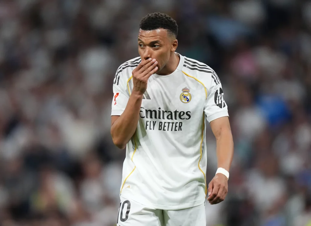 Kylian Mbappé en su último partido con el Real Madrid en el Santiago Bernabéu ante el Girona.