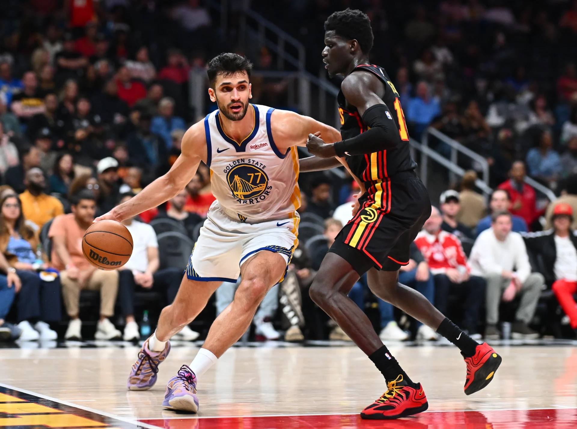 Ömer Yurtseven durante un partido antes de su posible fichaje por el Real Madrid Baloncesto