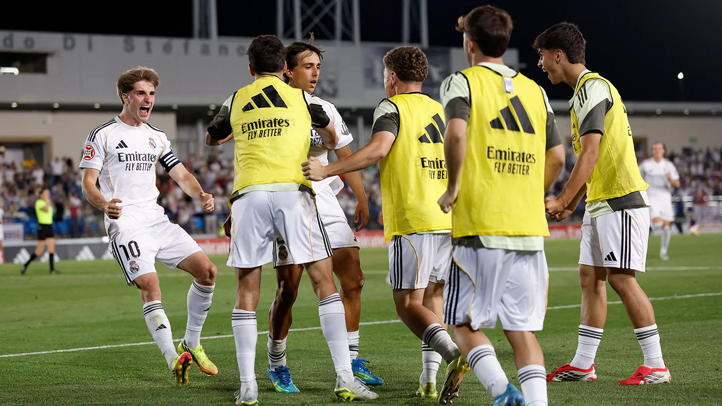 Real Madrid Castilla 2-0 Sabadell: Pol Fortuny y Palacios hacen justicia en el marcador para la vuelta Jugadores del Real Madrid Castilla celebran un gol de su equipo ante el CE Sabadell.