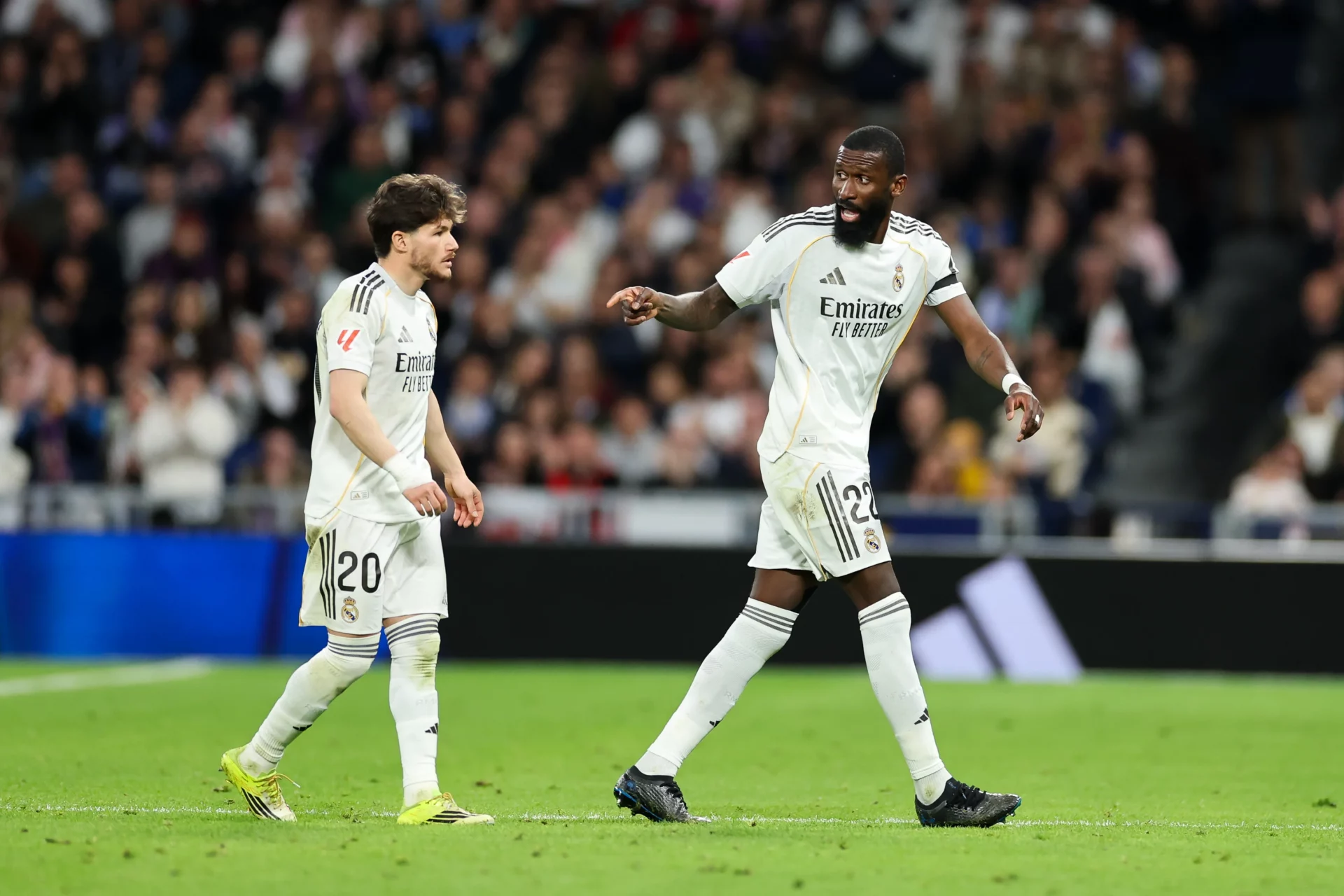 La defensa, cuestión de estado en el Real Madrid Jugadores defensivos del Real Madrid en un partido durante de la planificación de fichajes