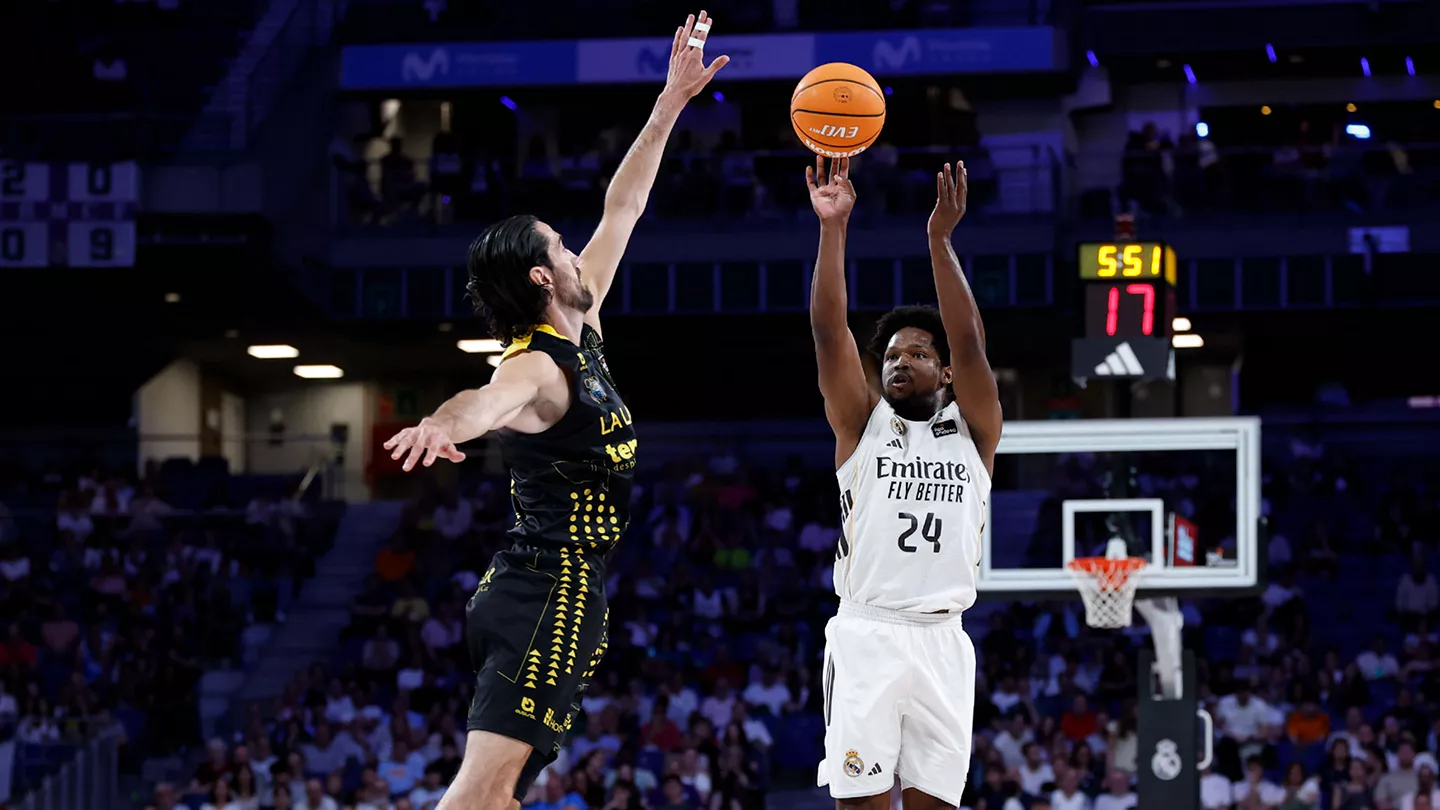 El Real Madrid se enfrenta al Tenerife durante un partido previo a los playoffs de la Liga Endesa.