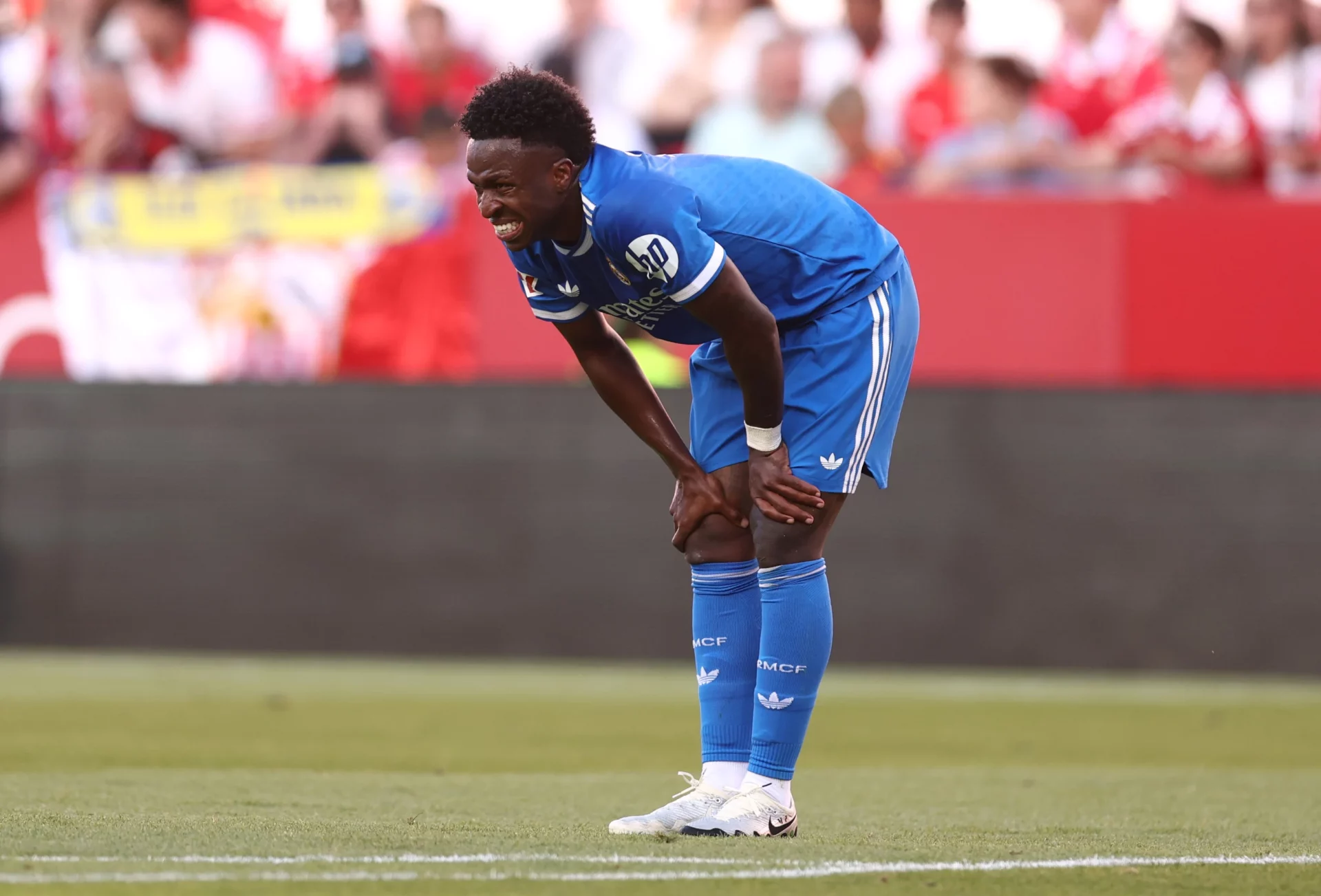 Vinicius con gesto de cansancio durante su último partido con el Real Madrid.