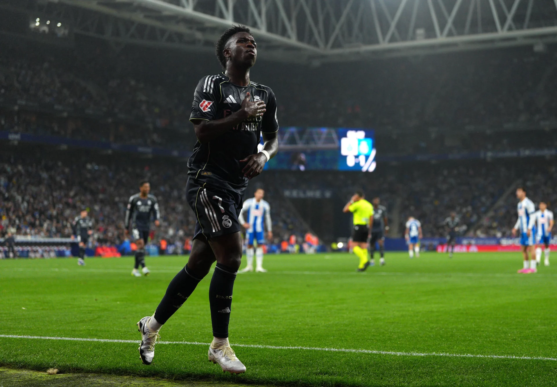 Vinicius Jr. celebrando su doblete con el Real Madrid ante el Espanyol