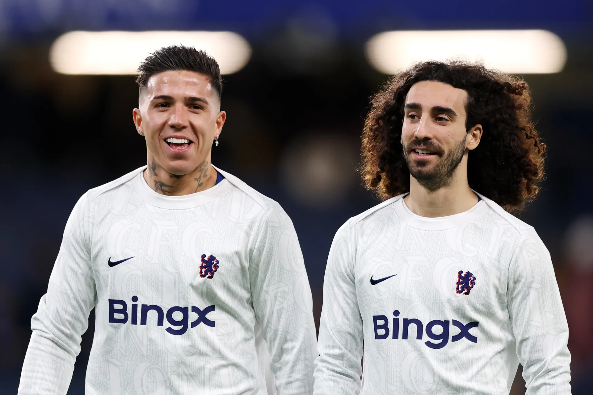 Cucurella se moja sobre el fichaje de Enzo Fernández: «Ojalá se haga» Marc Cucurella y Enzo Fernández durante su etapa como compañeros en el Chelsea.