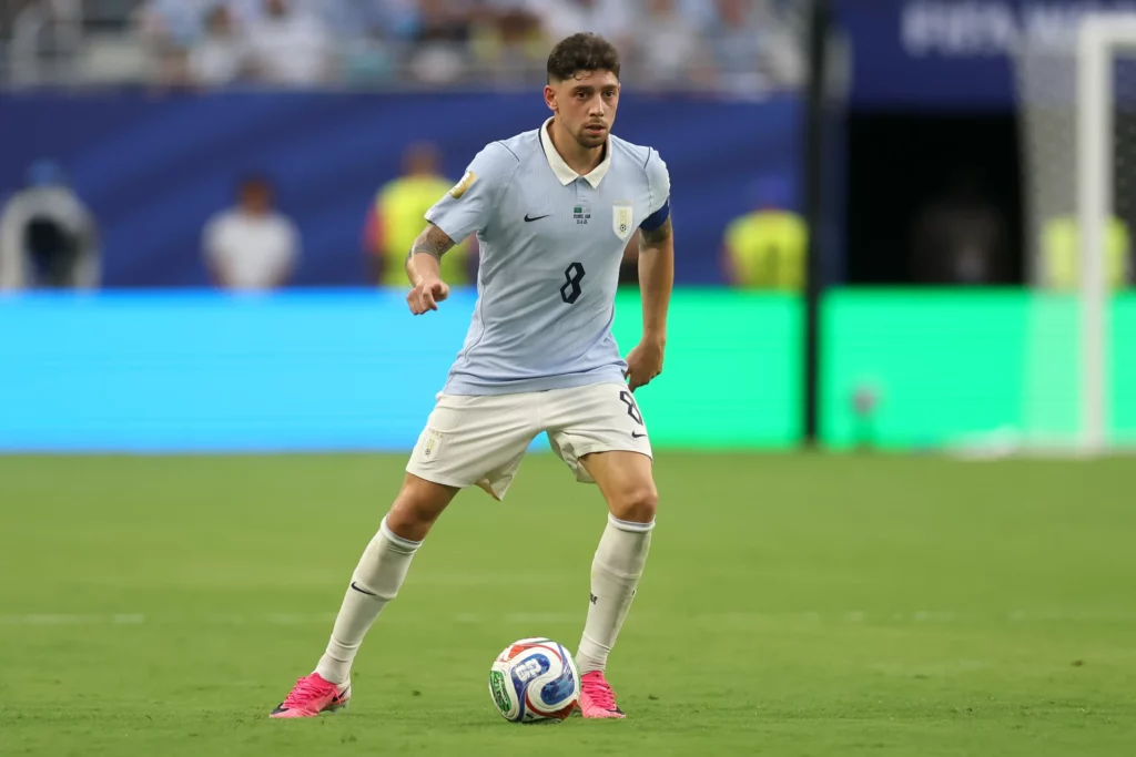 Fede Valverde controla el balón durante su debut con Uruguay en el Mundial 2026.