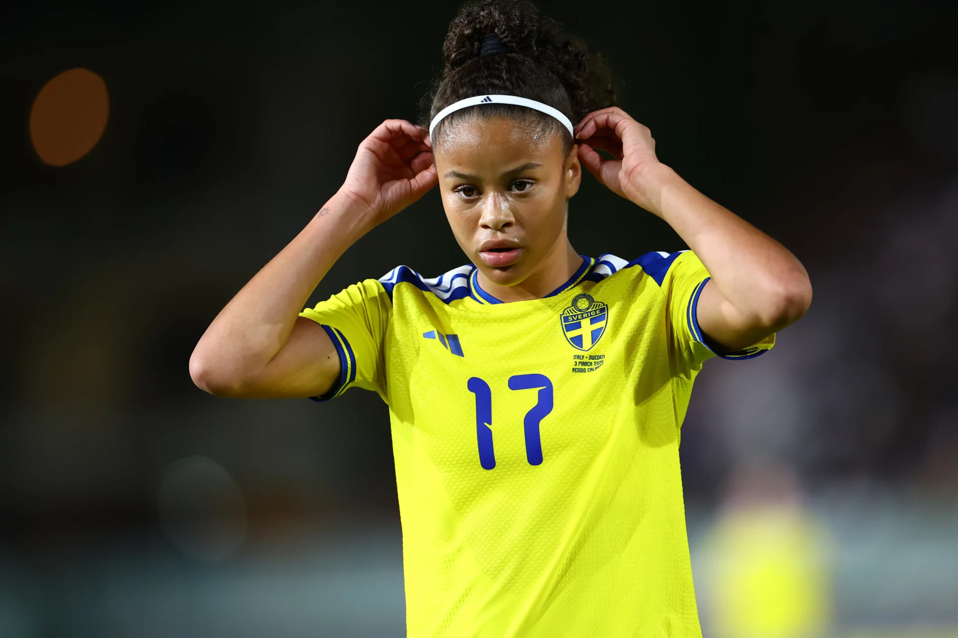 El Real Madrid Femenino, a un paso de cerrar el fichaje más caro de su historia Felicia Schröder, objetivo del Real Madrid Femenino, durante un partido con Suecia.