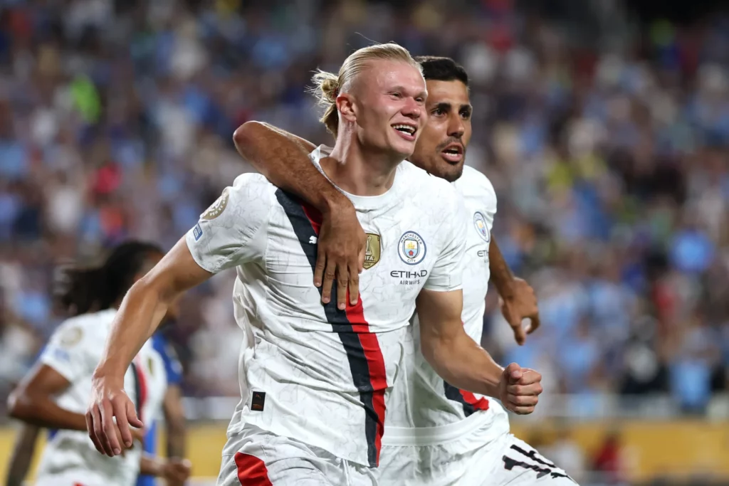 Erling Haaland y Rodri celebran un gol con el Manchester City en el Mundial de Clubes 2025.