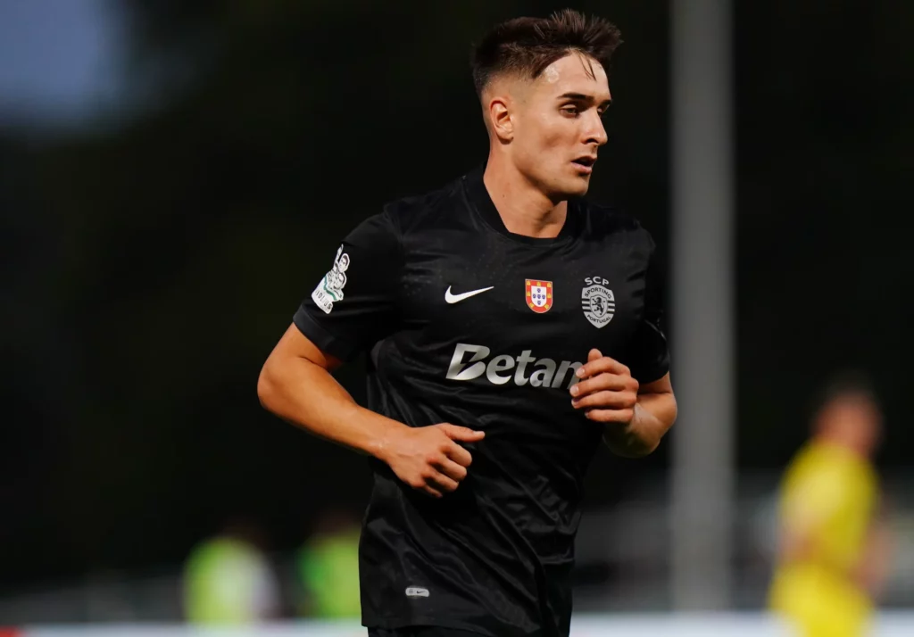Iván Fresneda durante un partido de pretemporada del Sporting CP.